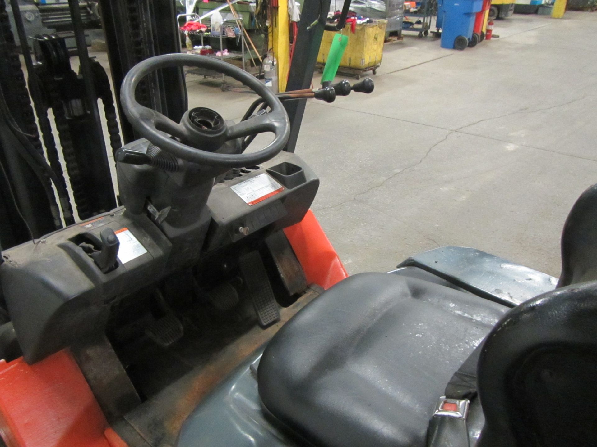 2009 Toyota model 7FGCU35 7250lbs capacity forklift - LPG (propane gas) & 3-stage mast & 5 foot - Image 3 of 3