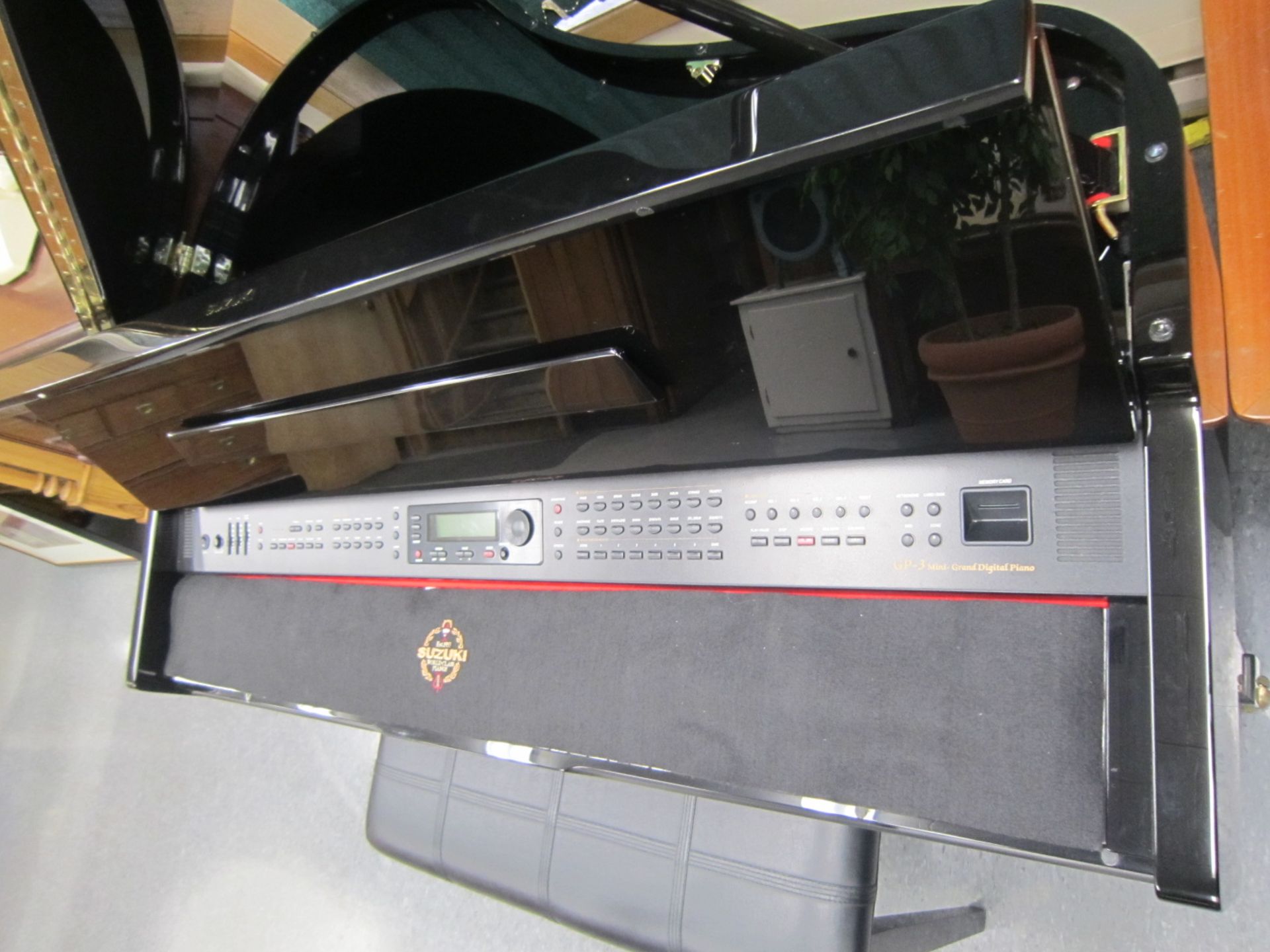 Suzuki GP-3 Mini Grand / Grande Piano - 128 different instrument sounds with SD Memory card slot and - Image 3 of 5