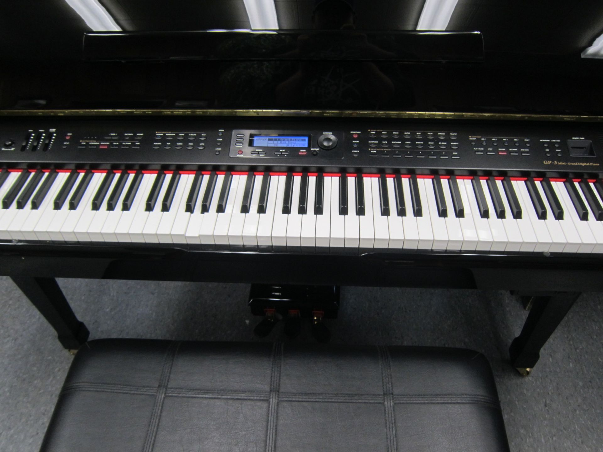 Suzuki GP-3 Mini Grand / Grande Piano - 128 different instrument sounds with SD Memory card slot and - Image 2 of 5