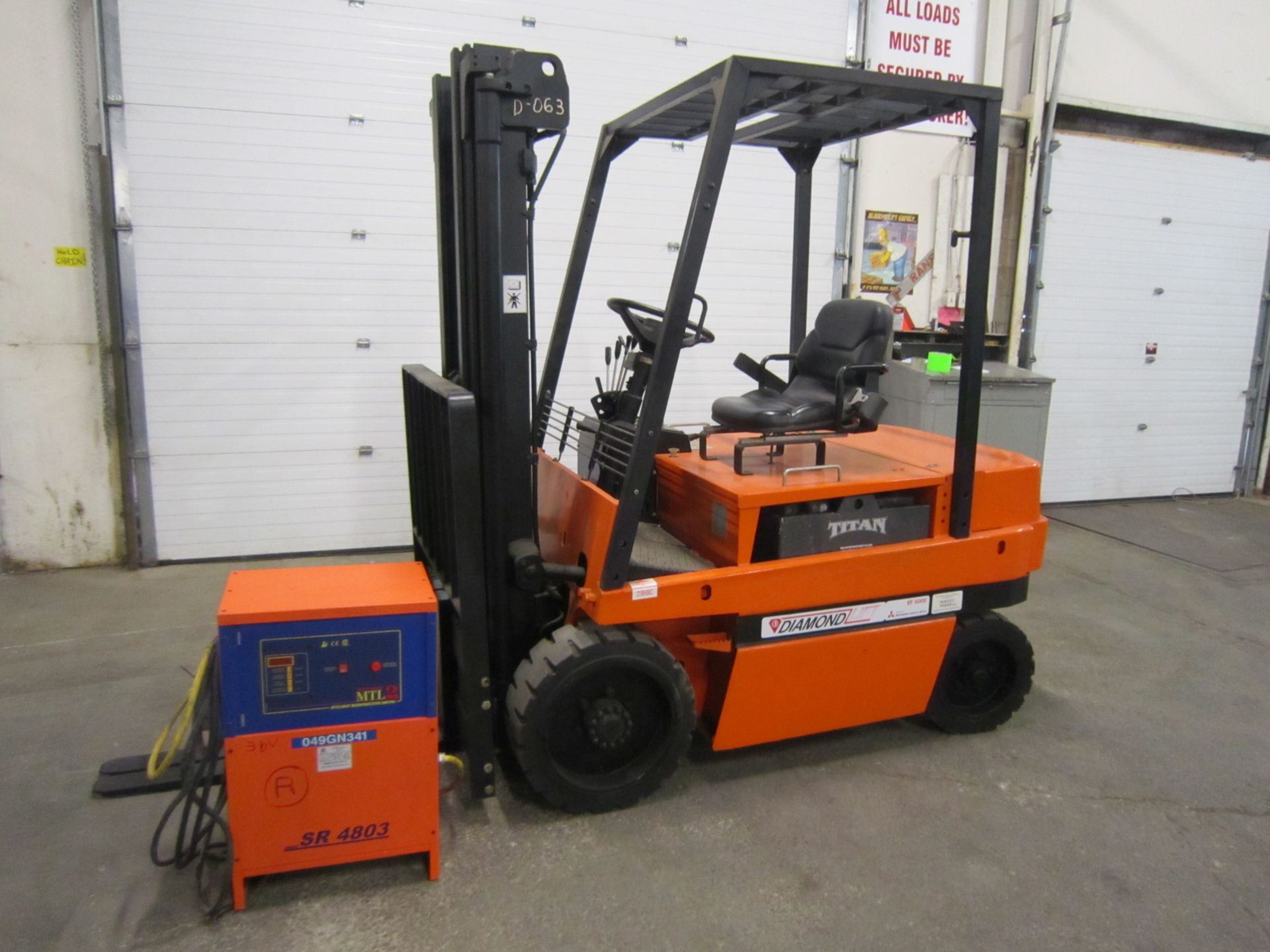2008 Mitsubishi Diamond Electric Forklift 4000lbs Capacity with 3-stage mast - MINT UNIT only 4