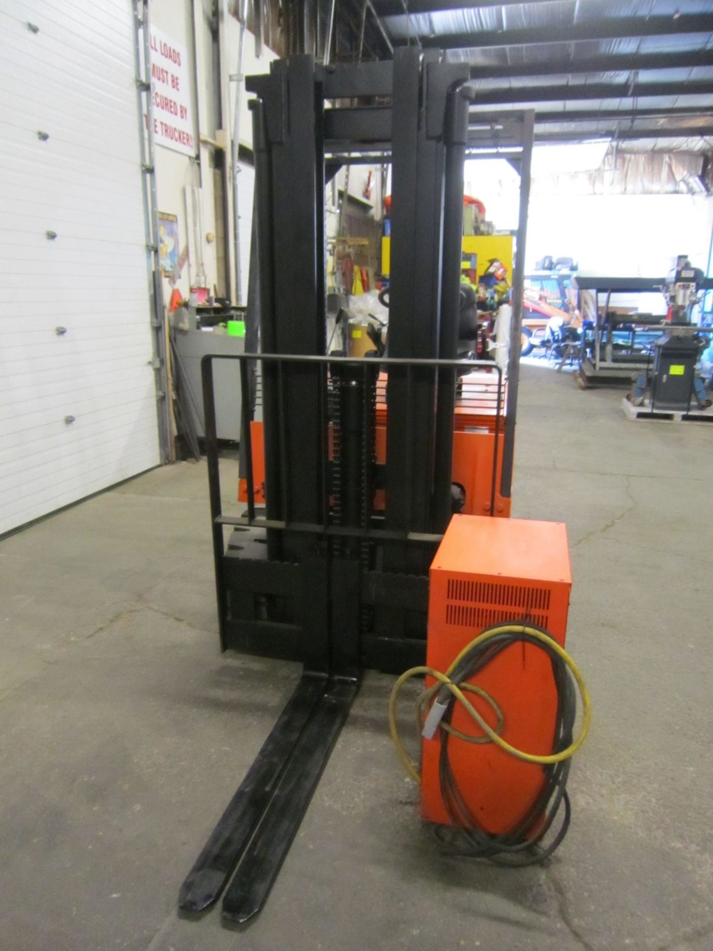 2008 Mitsubishi Diamond Electric Forklift 4000lbs Capacity with 3-stage mast - MINT UNIT only 4 - Image 2 of 3