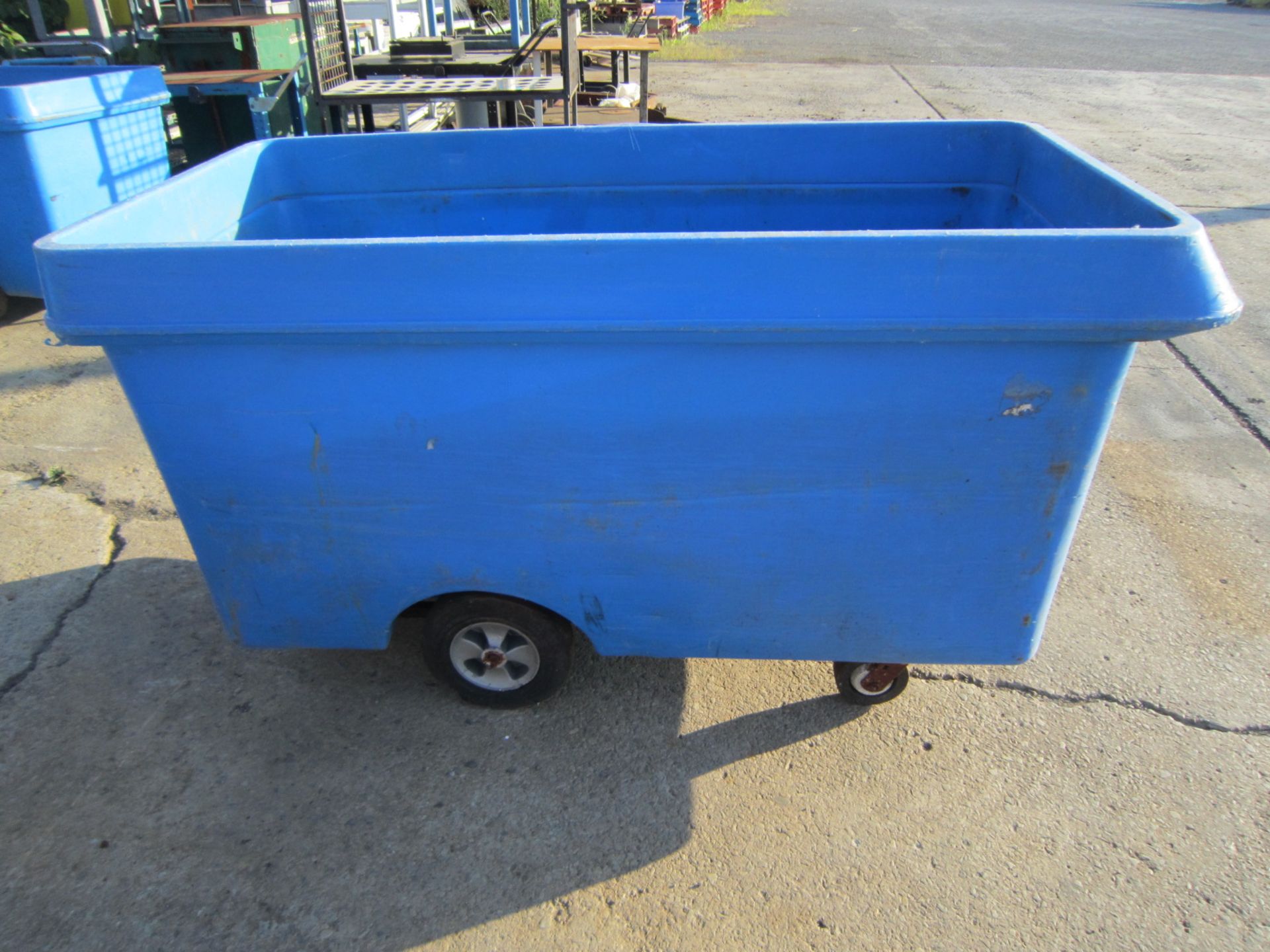 Heavy Duty Plastic Rolling Dump Bin on wheels