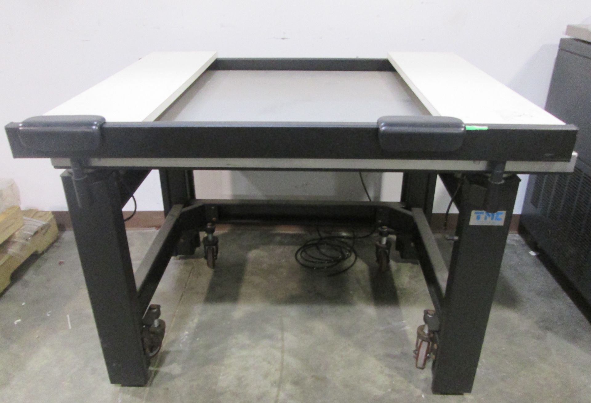 TMC Pneumatic Isolation Table