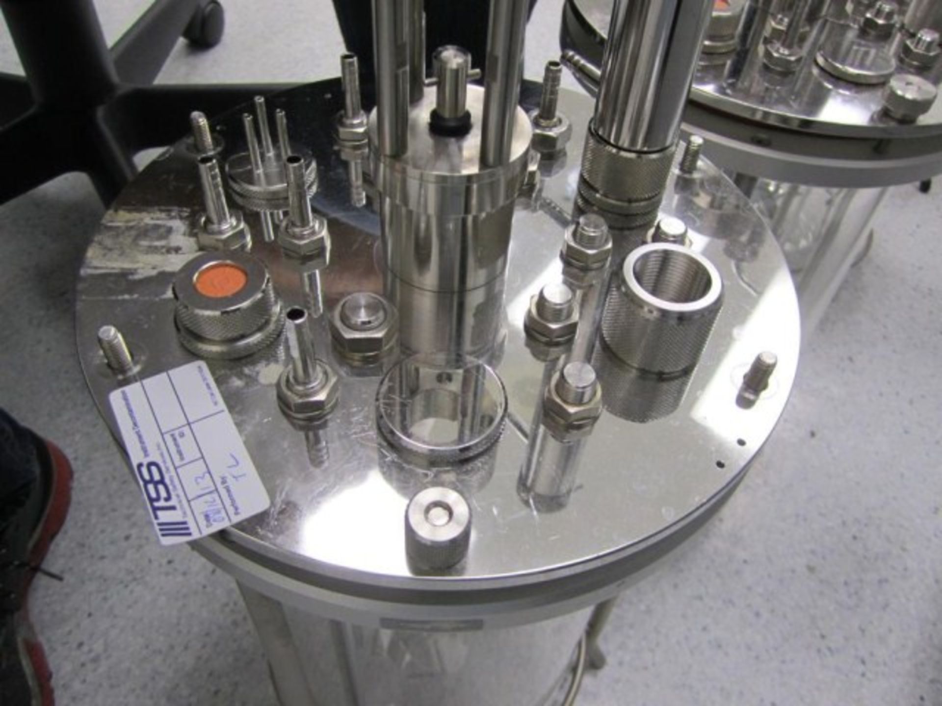 Applikon Biotechnology 7 Liter Autoclavable Glass Bioreactor Fermentor Vessel - Image 2 of 3