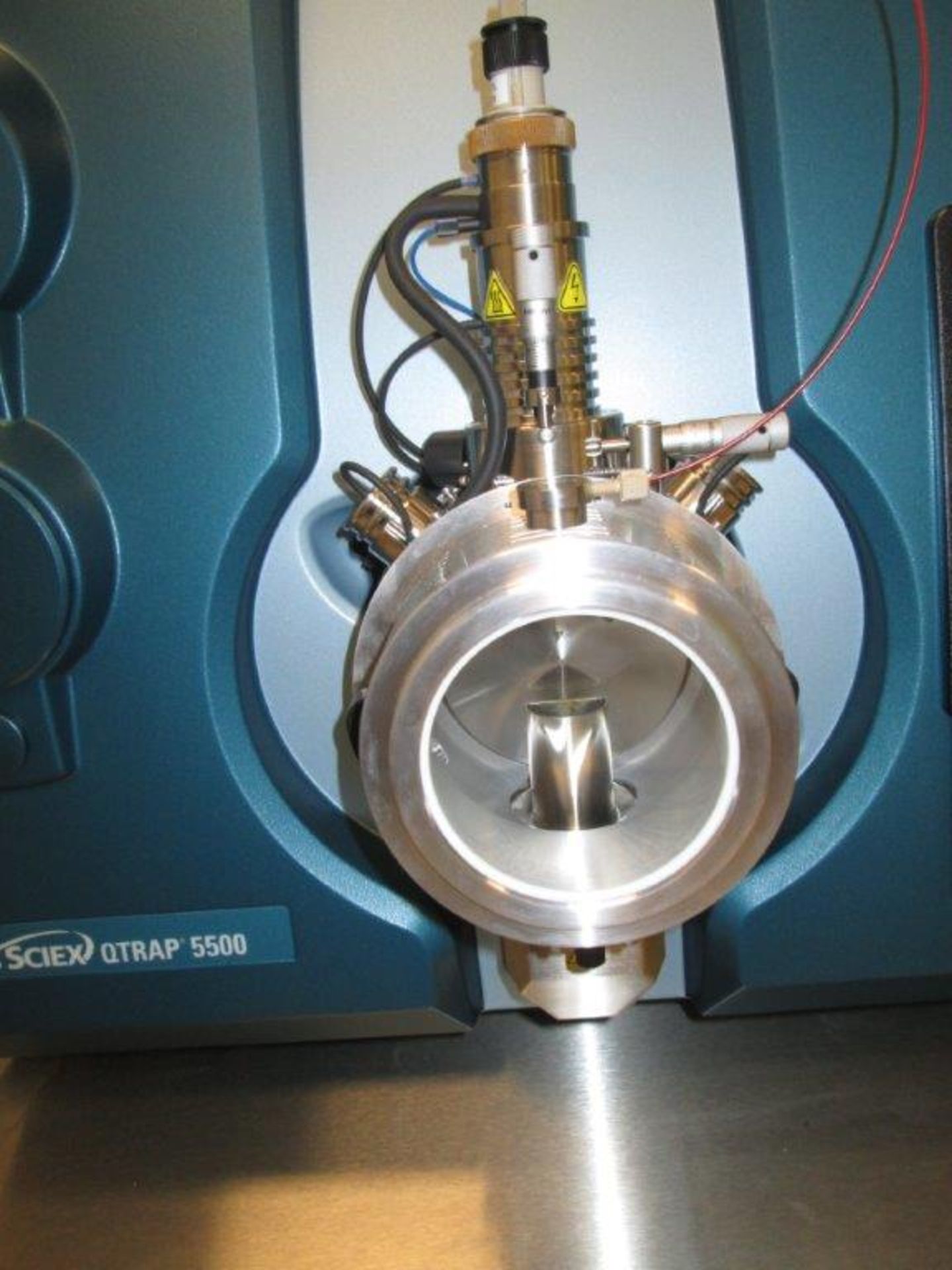 AB Sciex QTRAP 5500 Mass Spectrometer - Image 2 of 9