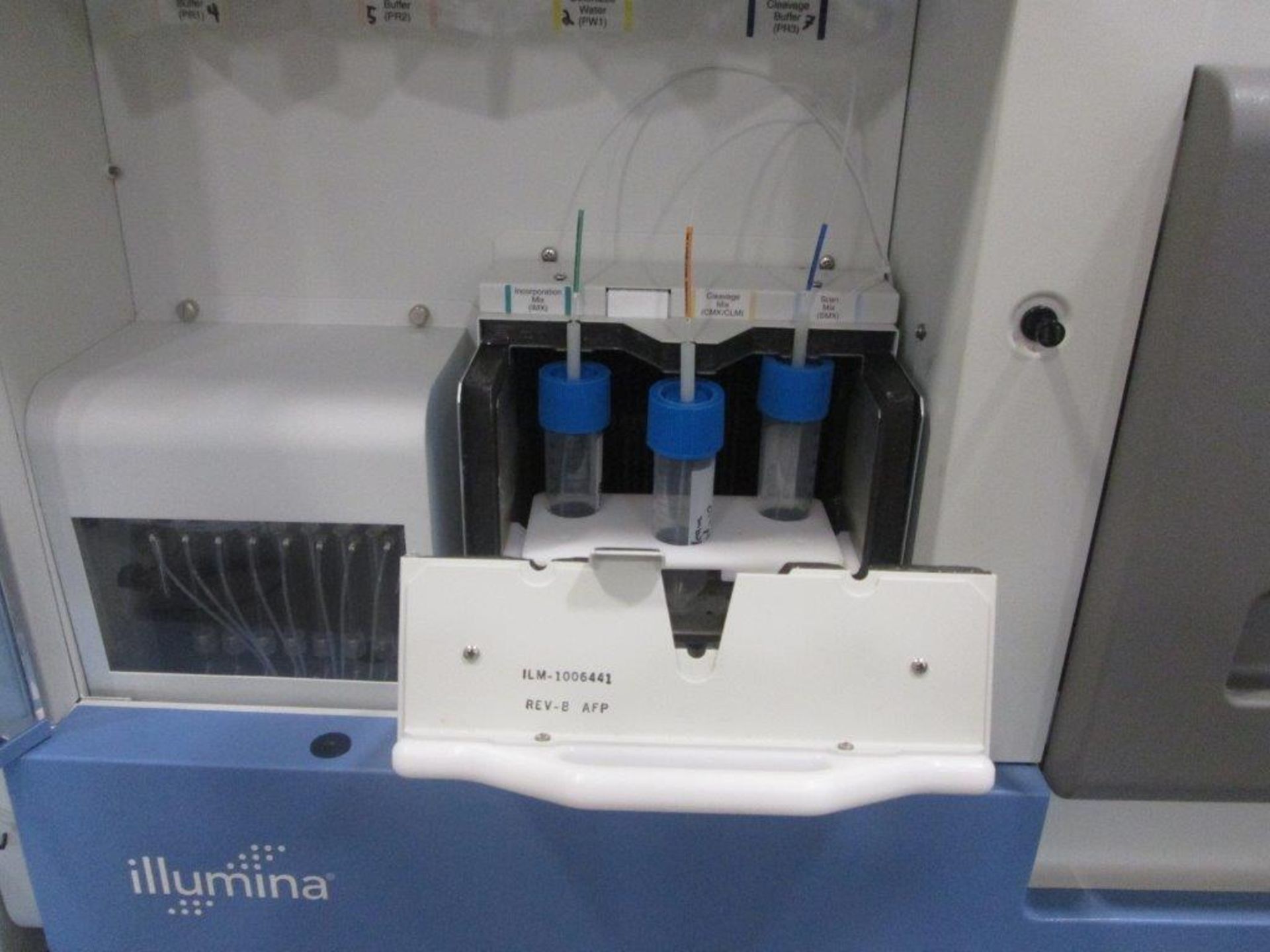 Illumina Genome Analyzer 2 - Image 5 of 15