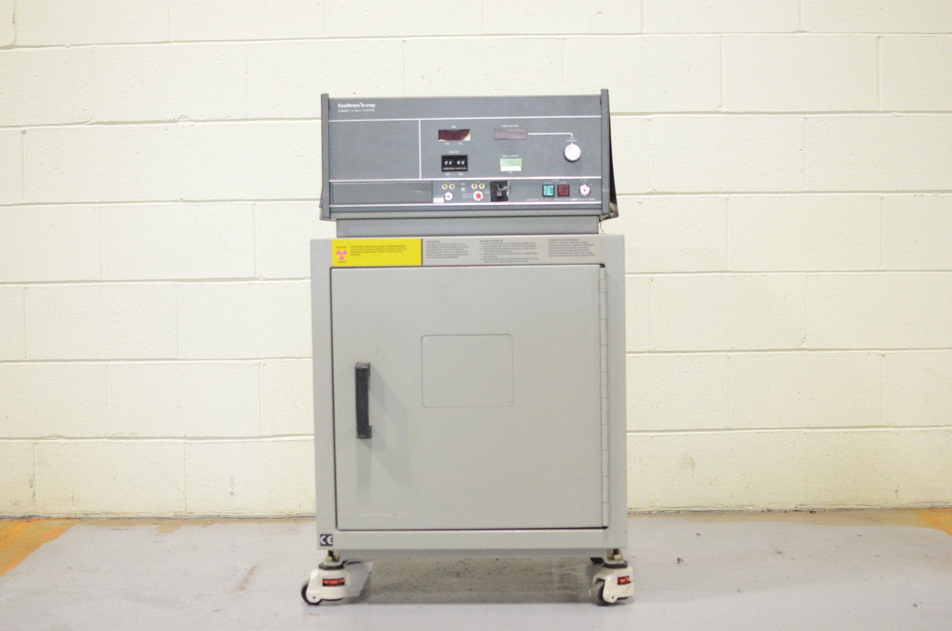 Faxitron X-Ray: Cabinet X-Ray System , Model: 43855D , S/N: 2318A00264 , YOM: 7/2003