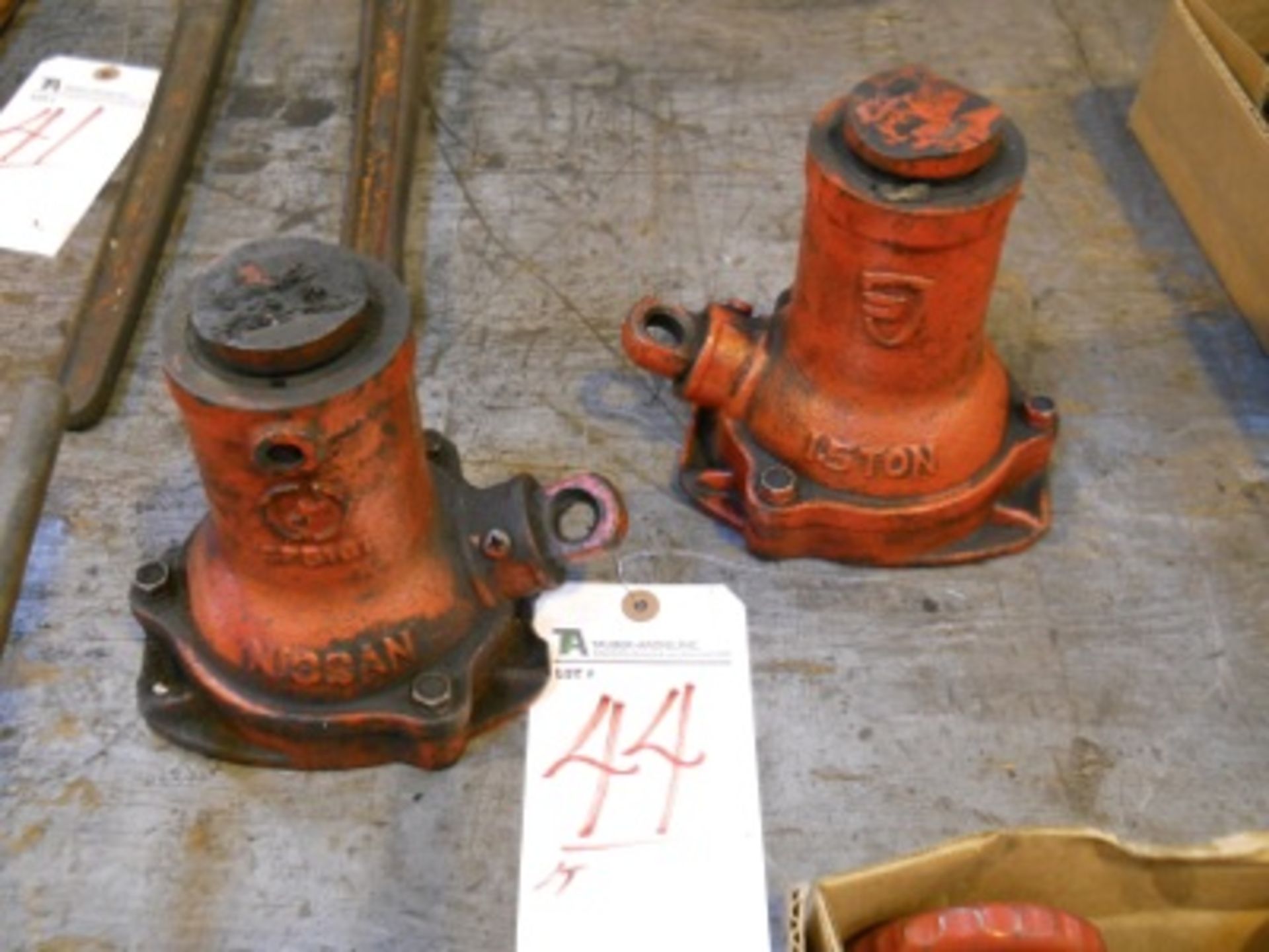 (Lot) (2) Nissan 1.5 Ton Hyd Jacks