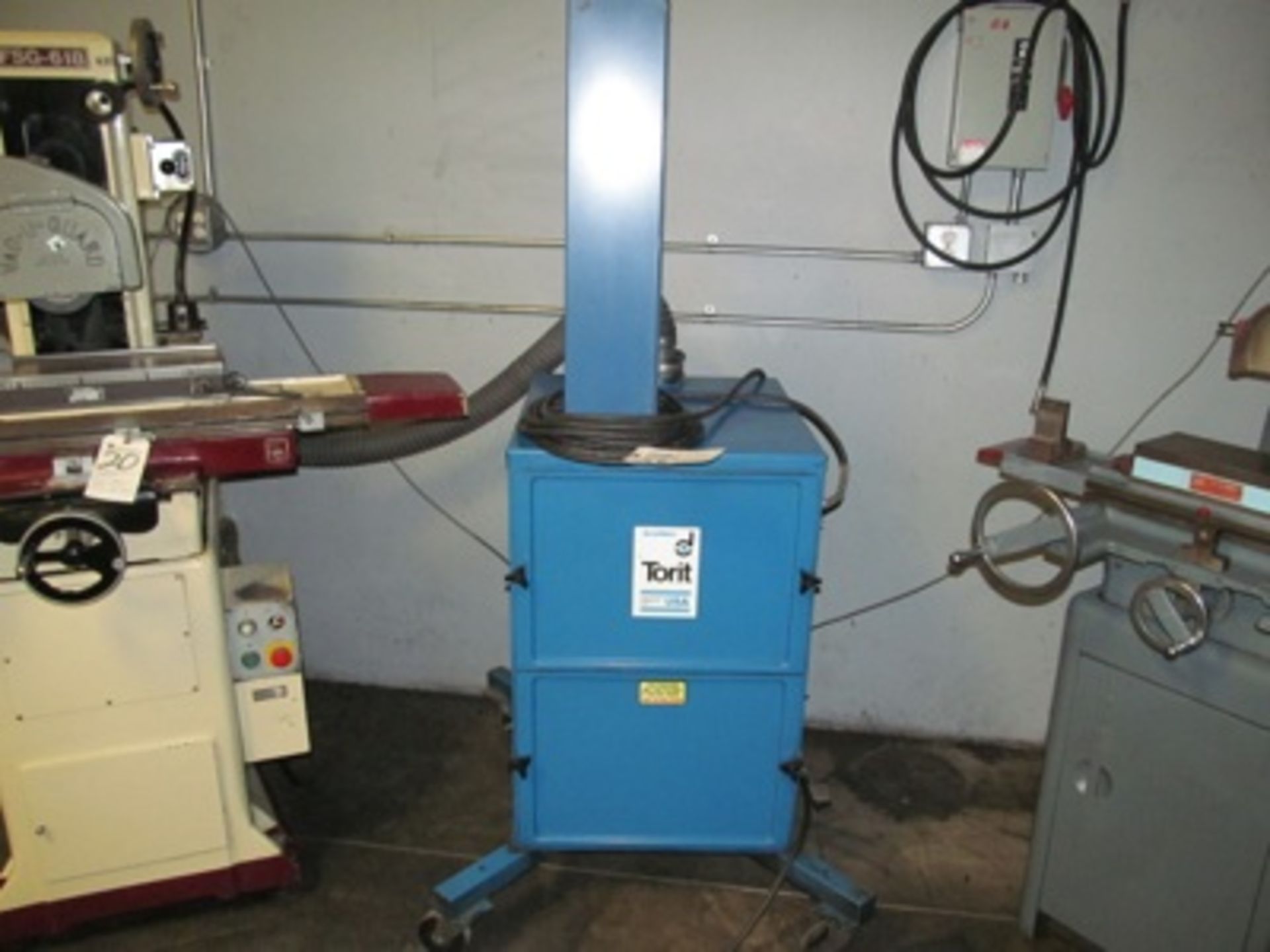 Donaldson Torit mod. 60, Portable Dust Collection System, 3/4hp, 6-Cycle, 3600 RPM; S/N IG19949-7