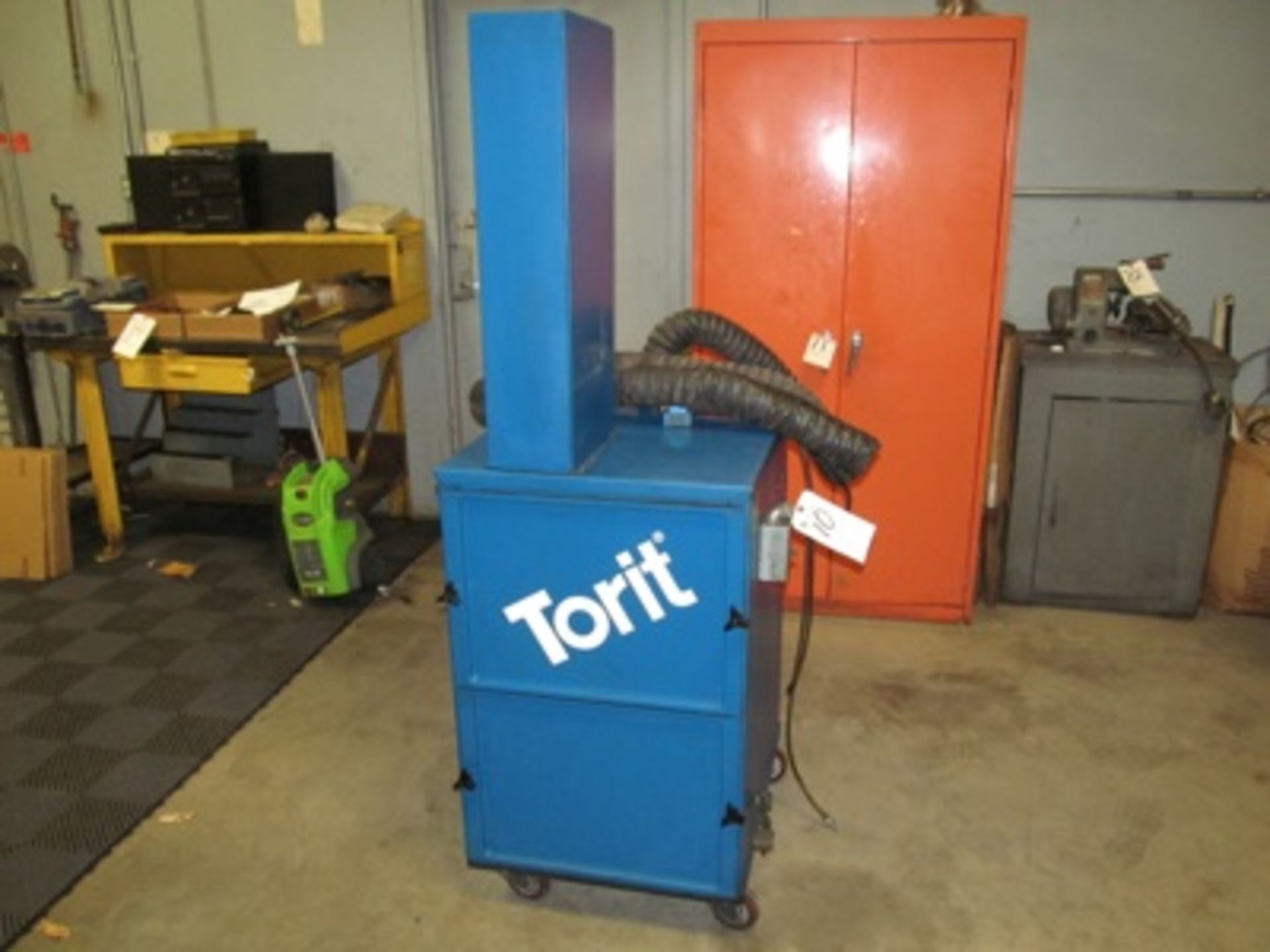 Donaldson Torit mod. 50 Cab. Portable Dust Collection System, 3/4hp, 60 Cycle, 3600 RPM