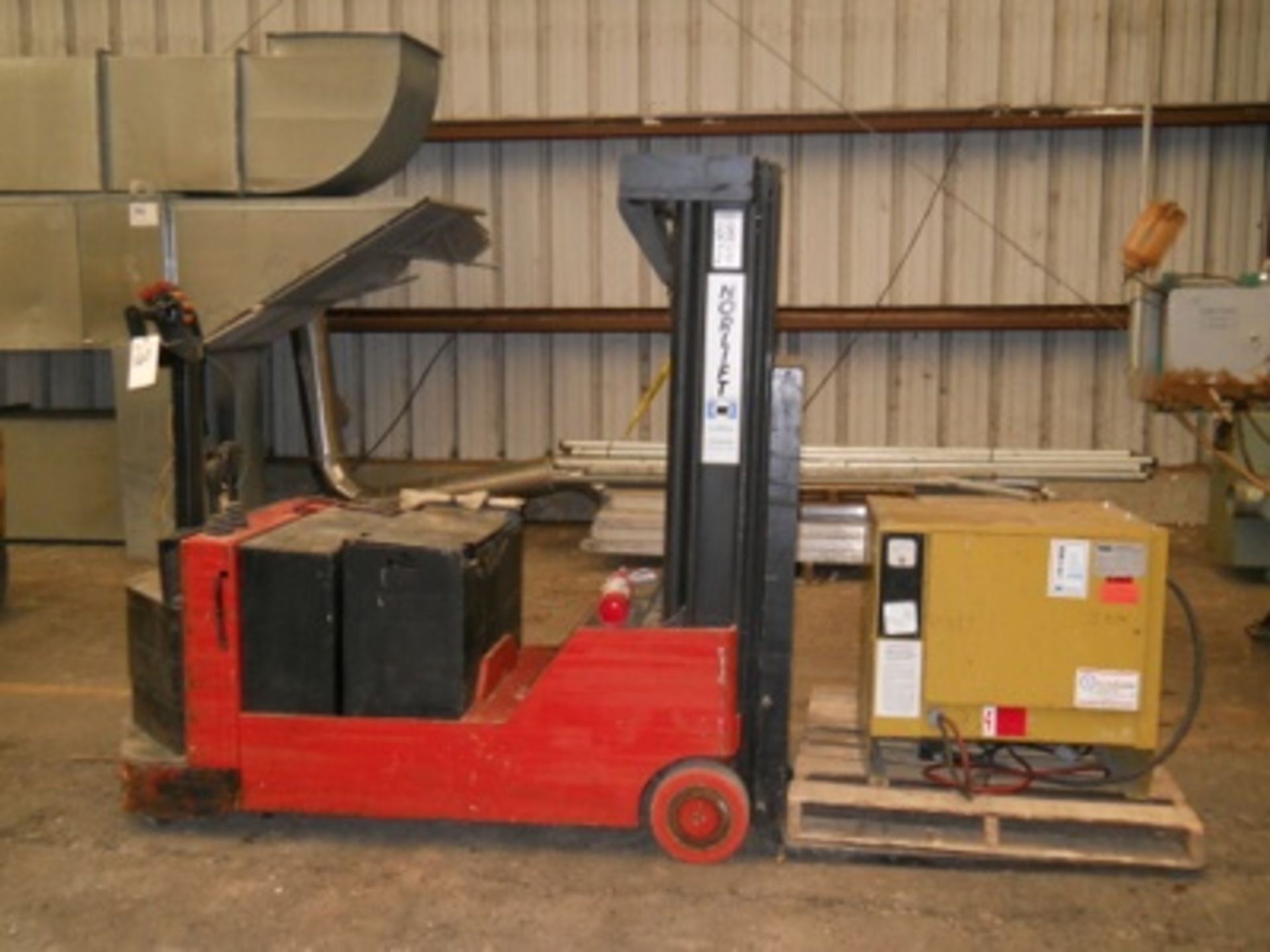 Norlift mod. CSX40, 4000lb. Elec. Forklift