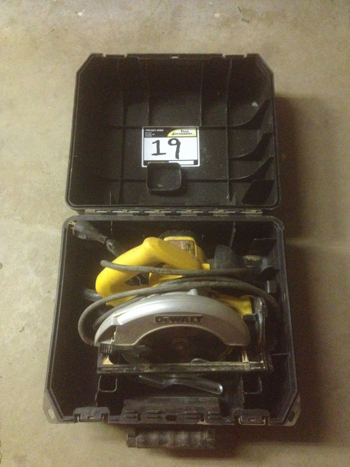 DEWALT CIRCULAR SAW