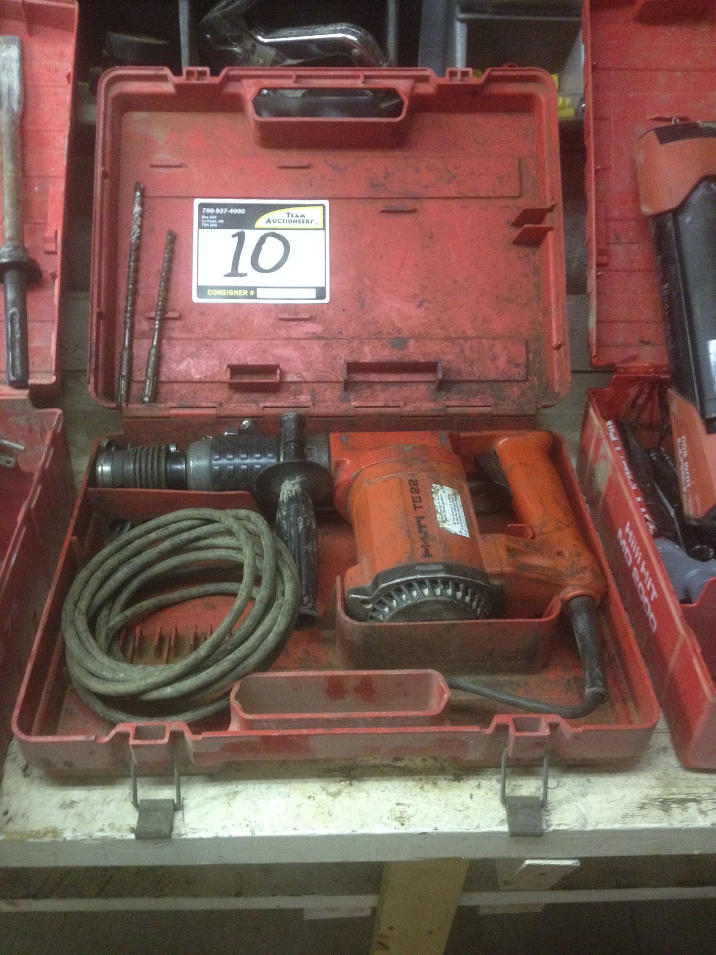 HILTI TE22 HAMMER DRILL C/W CASE AND BIT