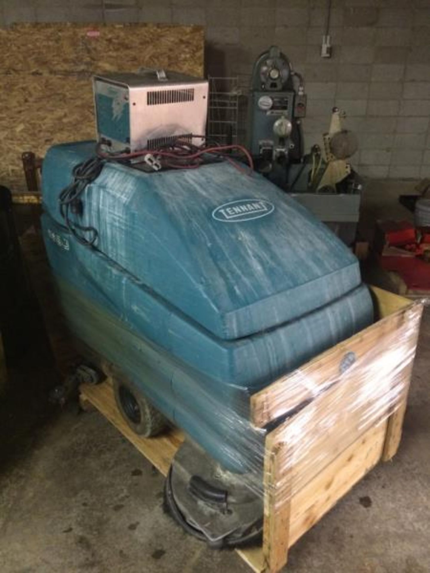 TENNANT FLOOR SCRUBBER MODEL # 5680,