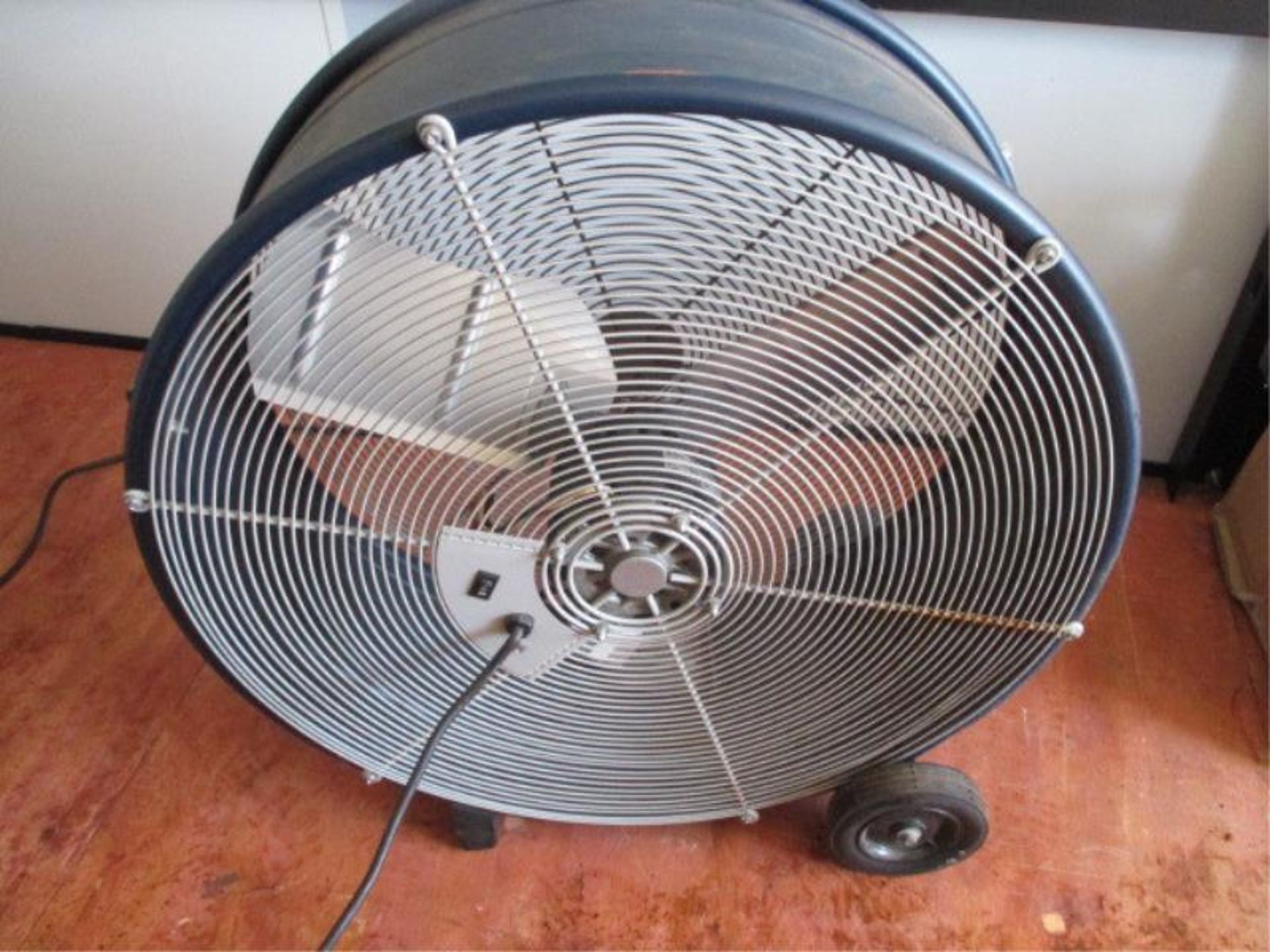 28" Mobile Air Circulator, By CertainTeed Ventilation, Model: SF28, 115 Volts, 60 HZ, 4.0 Amp