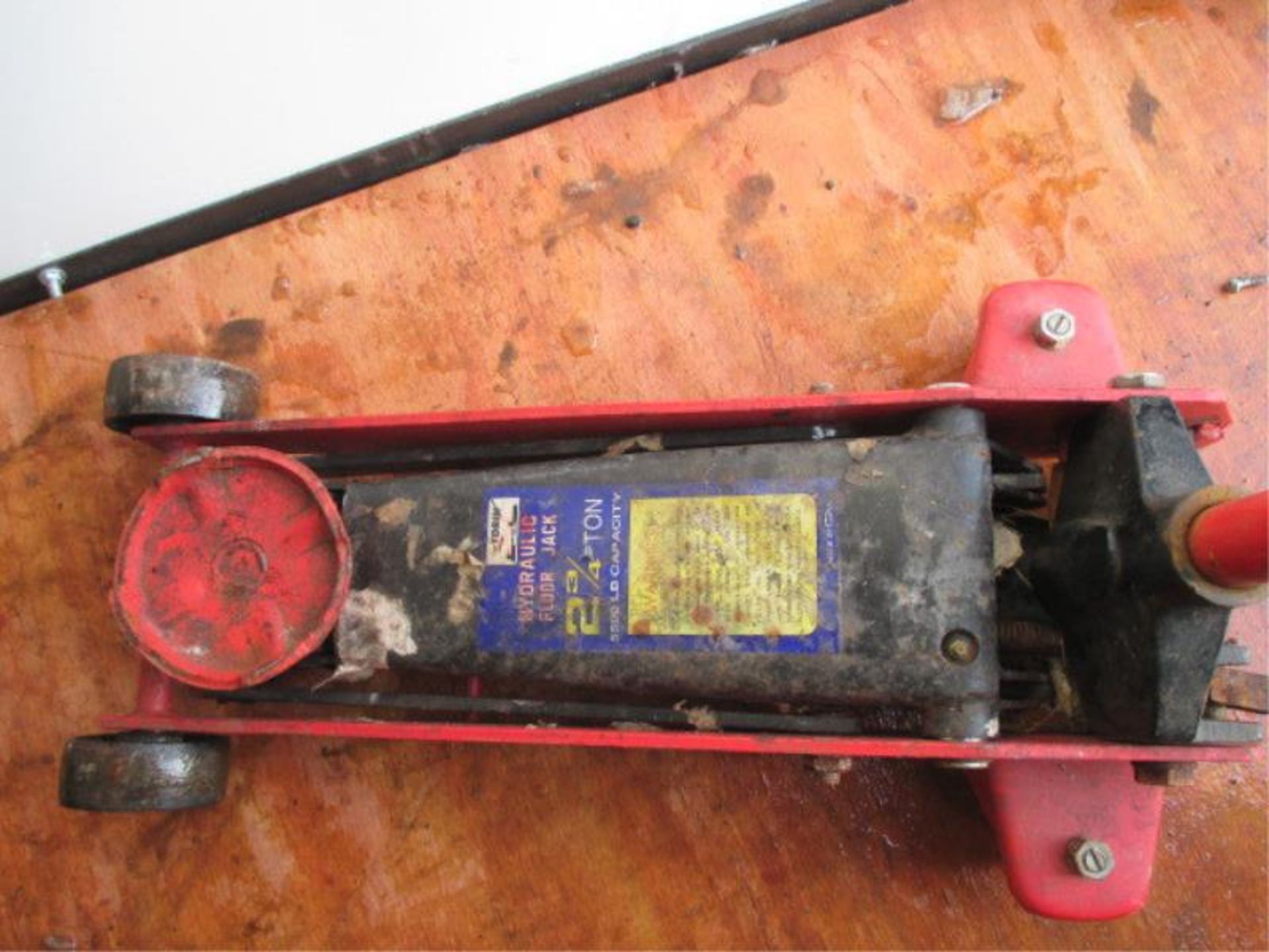 Torin 2 3/4 Ton Hydraulic Floor Jack, Red - Image 3 of 3