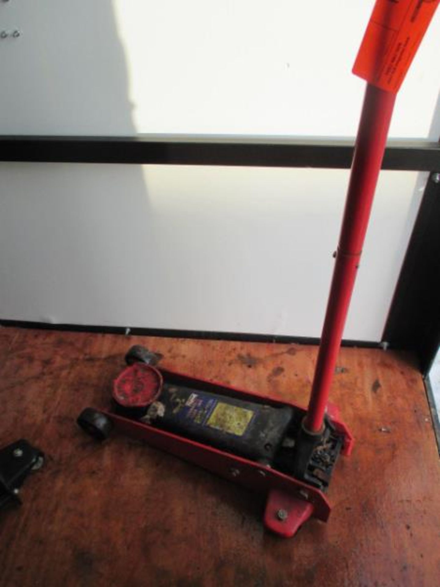 Torin 2 3/4 Ton Hydraulic Floor Jack, Red - Image 2 of 3