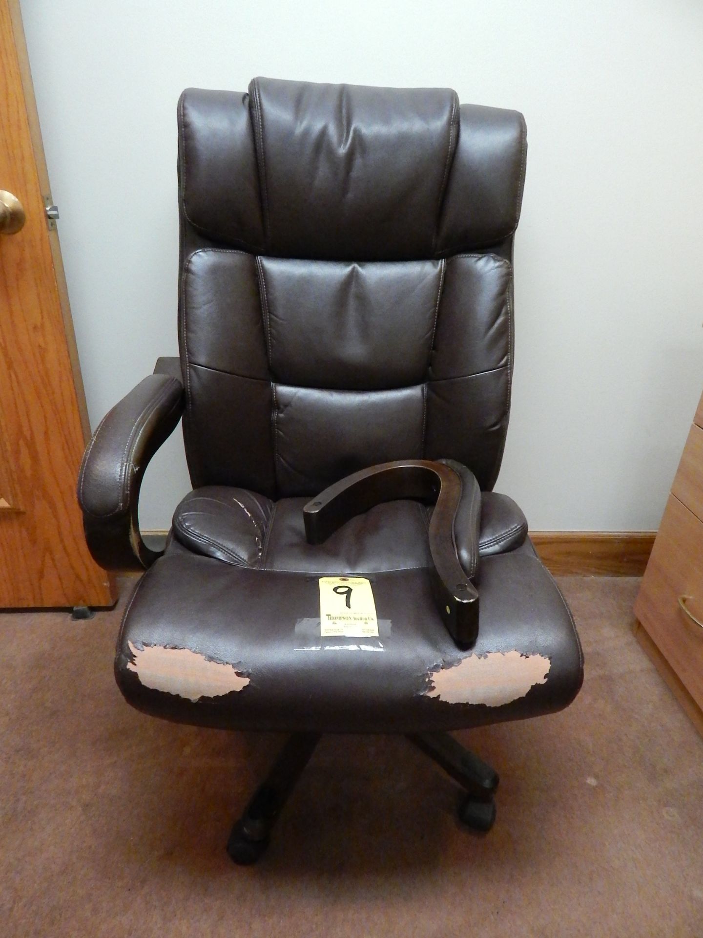 High Back Executive Chair with Broken Arm