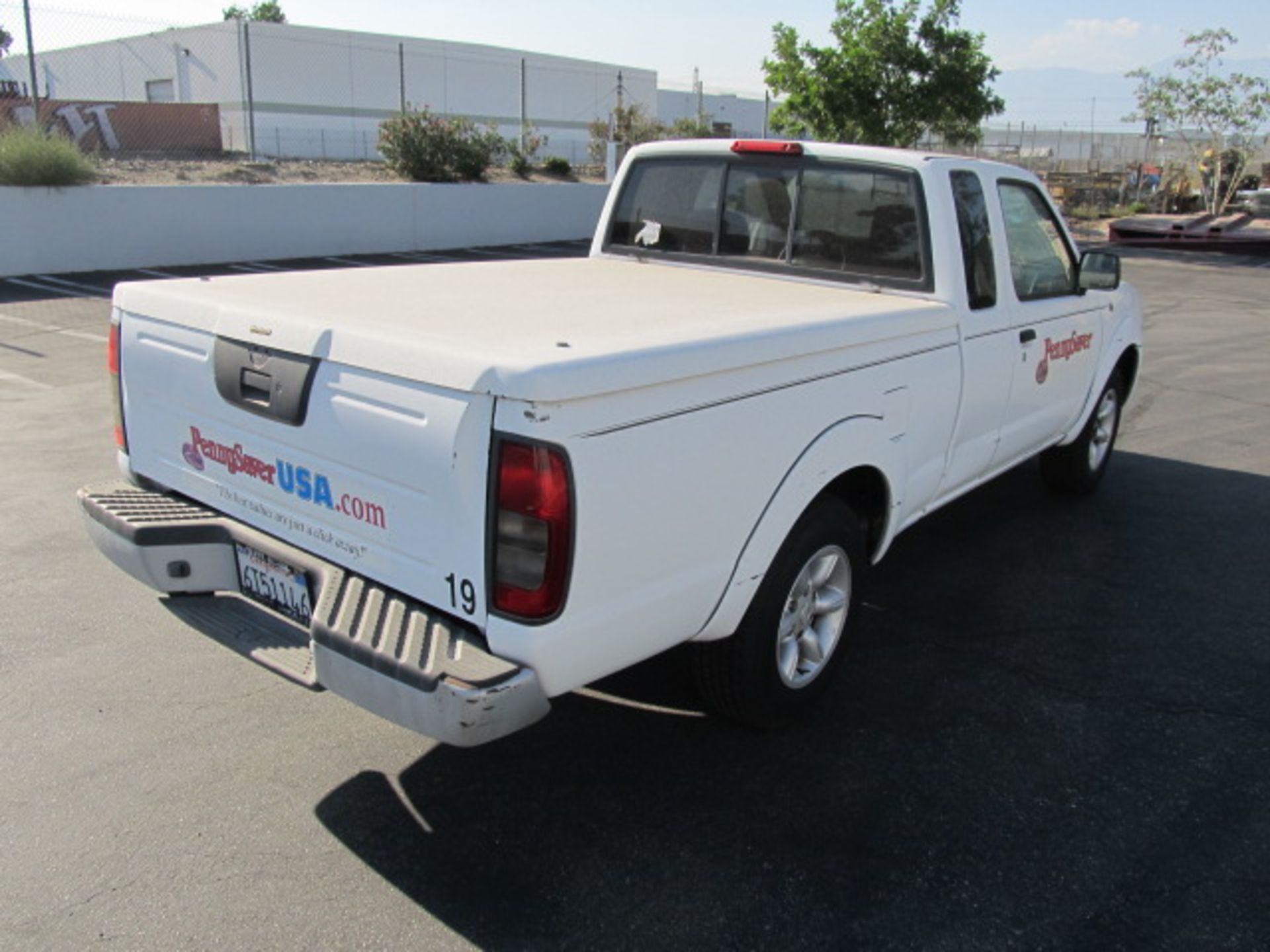 2001 Nissan Frontier XE Pick Up Truck With 4 Cylinder Twin Cam 16 Valve Engine, 5 Speed Manual - Image 4 of 8