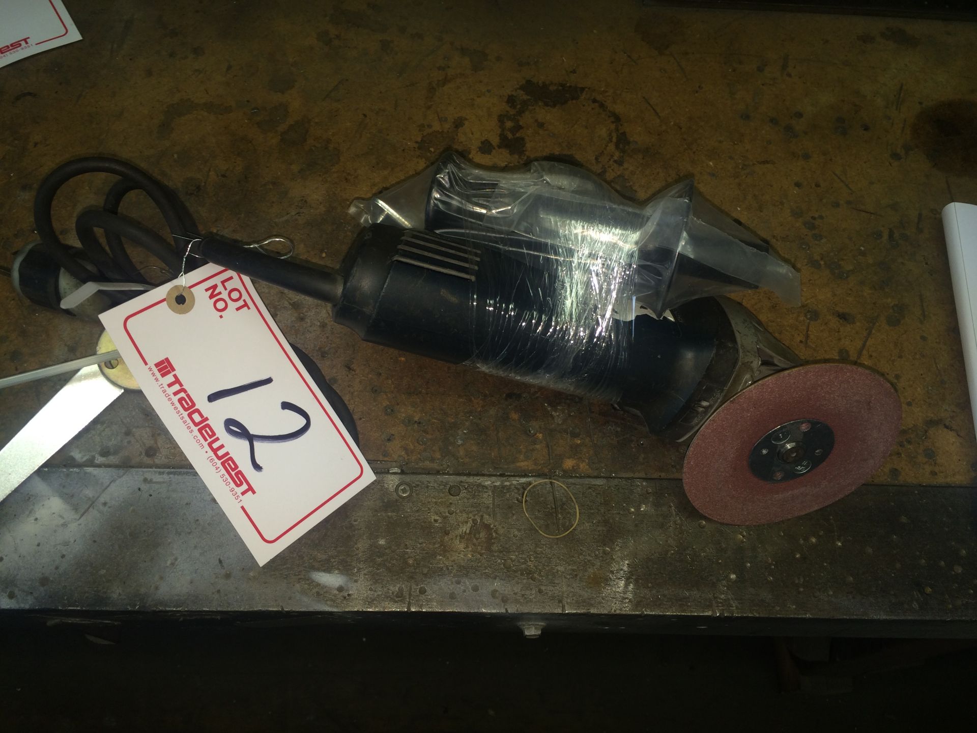 BOSCH 4-1/2" ANGLE GRINDER