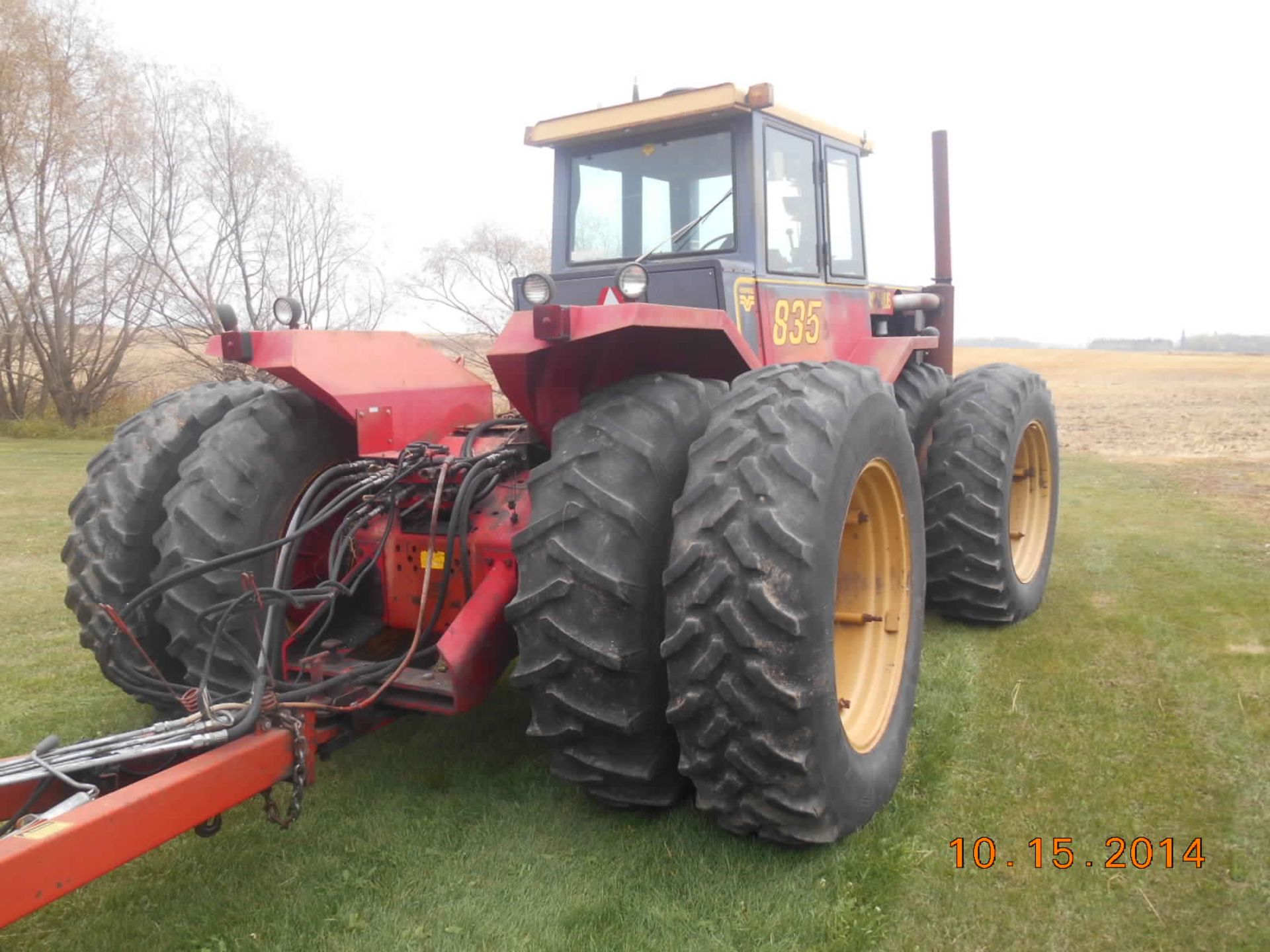 1980 Versatile 835 Tractor: cab, air, 4 hyd, extra air seeder hyd, 18.4x38 tires, recent engine - Image 4 of 4