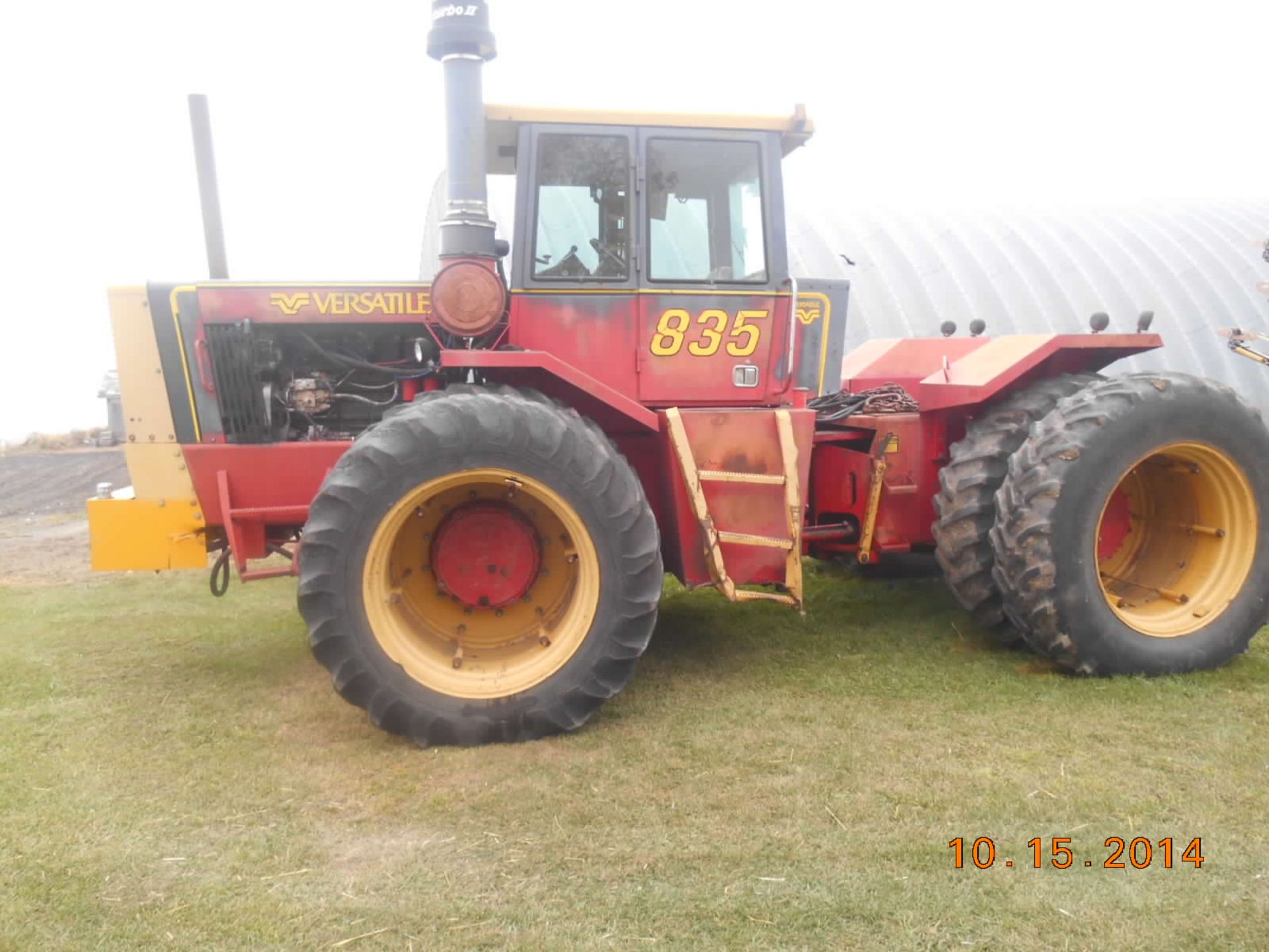 1980 Versatile 835 Tractor: cab, air, 4 hyd, extra air seeder hyd, 18.4x38 tires, recent engine