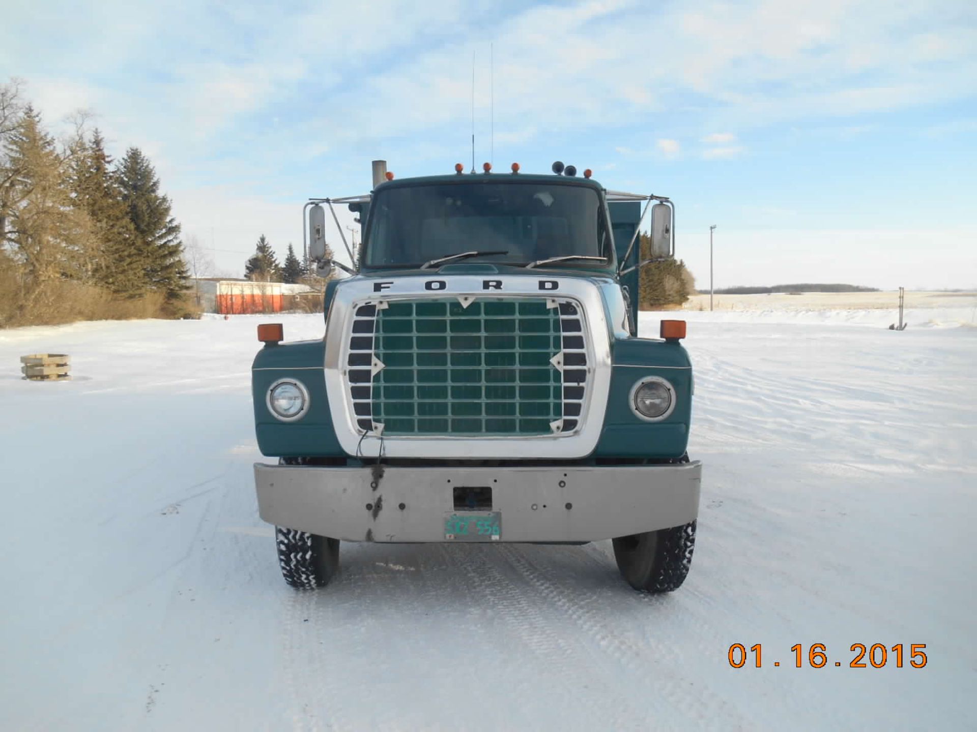 1981 Ford 9000 Grain Truck: Diesel, tandem western industries 20â€™ box, hoist, tarp, 425  cat, 13 - Image 6 of 6