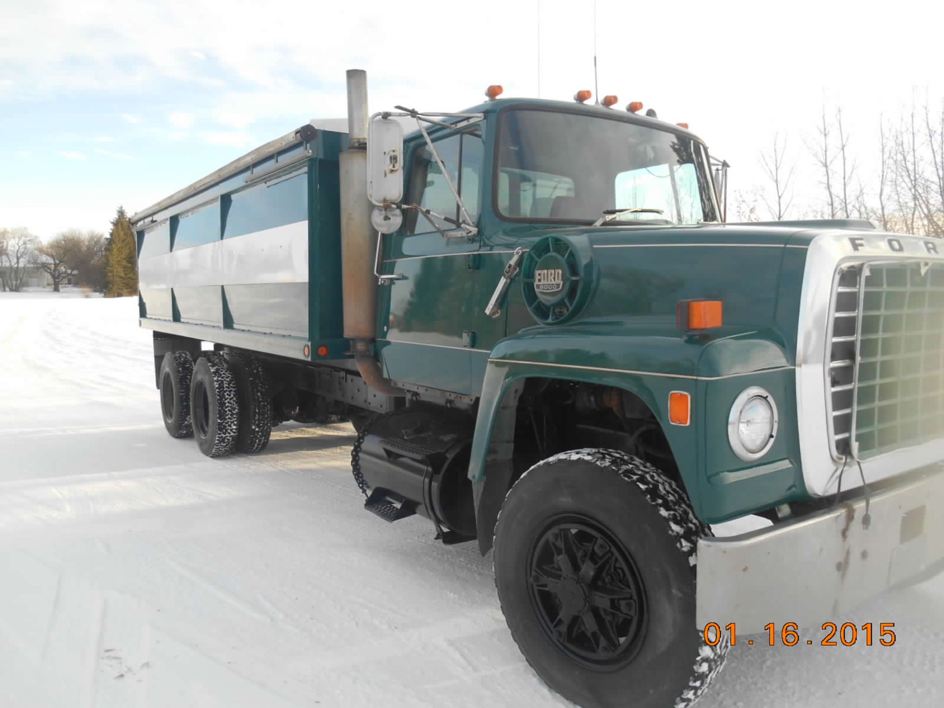 1981 Ford 9000 Grain Truck: Diesel, tandem western industries 20â€™ box, hoist, tarp, 425  cat, 13 - Image 3 of 6