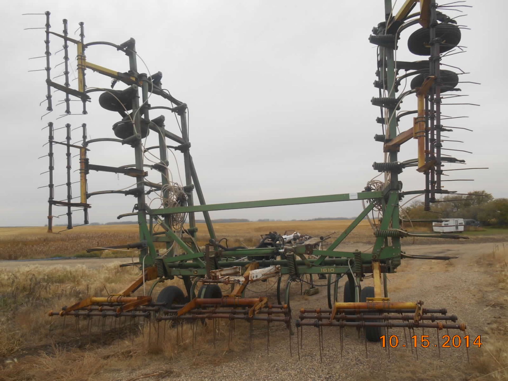 JD 39â€™ 1610 deep tillage and harrows with anhydrous kit - Image 2 of 2