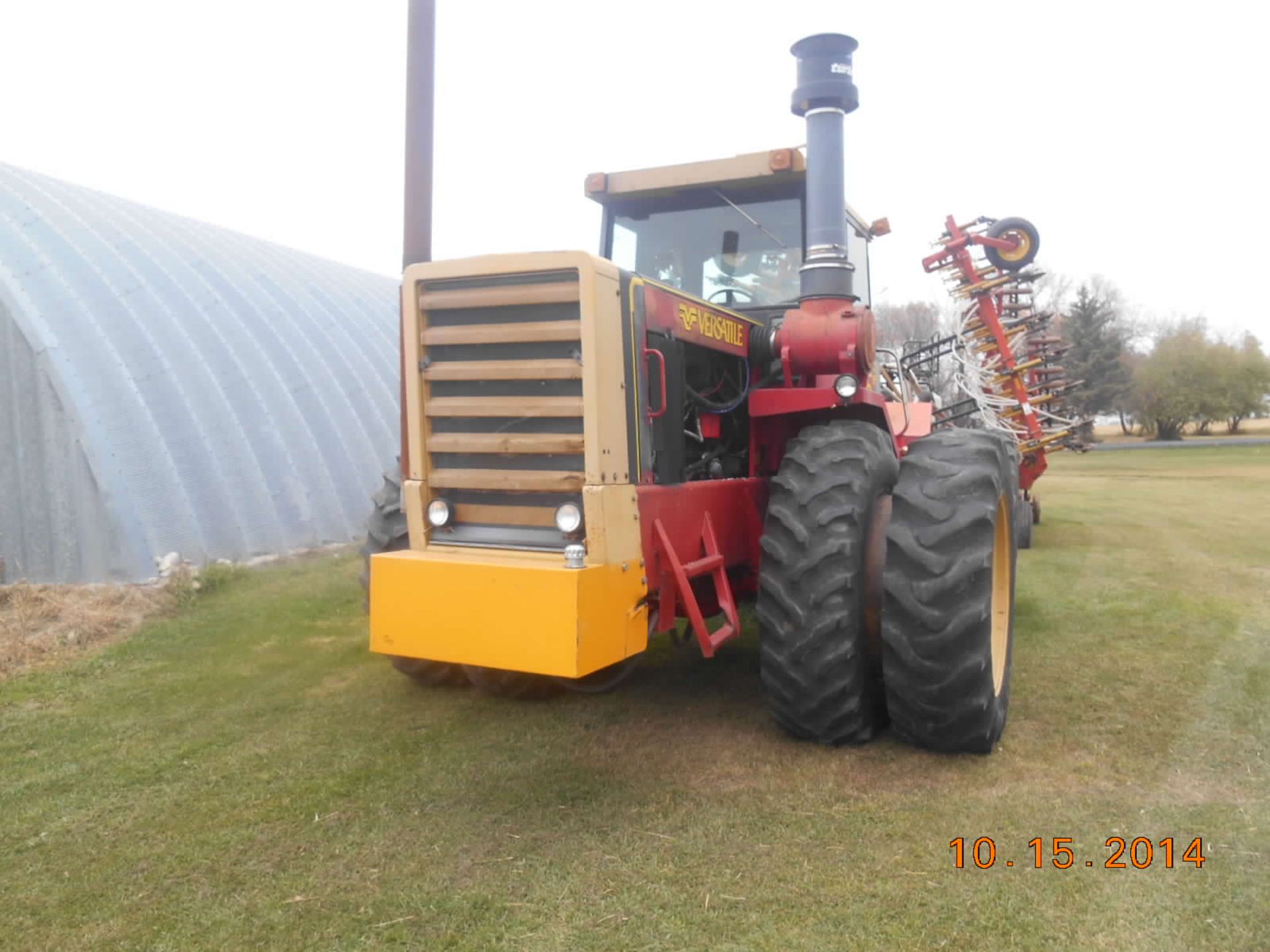 1980 Versatile 835 Tractor: cab, air, 4 hyd, extra air seeder hyd, 18.4x38 tires, recent engine - Image 2 of 4