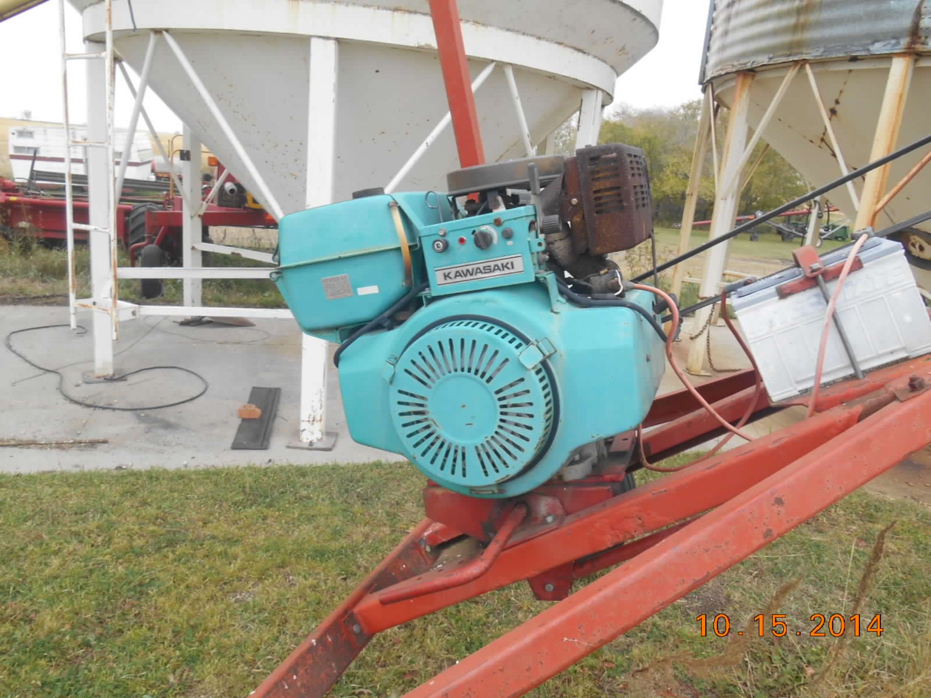 Secundiak 8x1600 auger: 20â€™ ES Kawasaki engine - Image 2 of 2