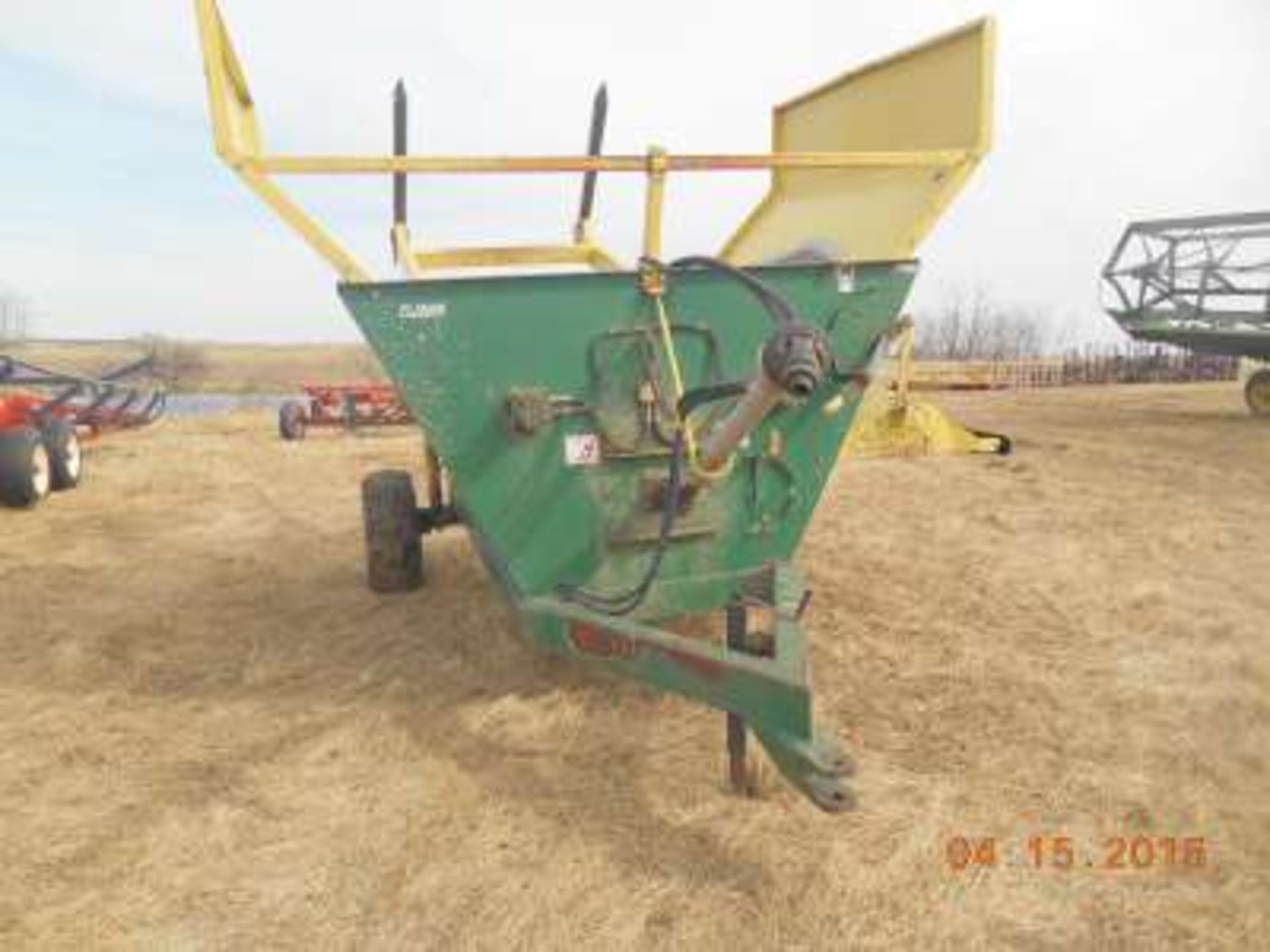 1998 bale king round bale processor( excellent condition) serial number 18737: model Vortex 880,