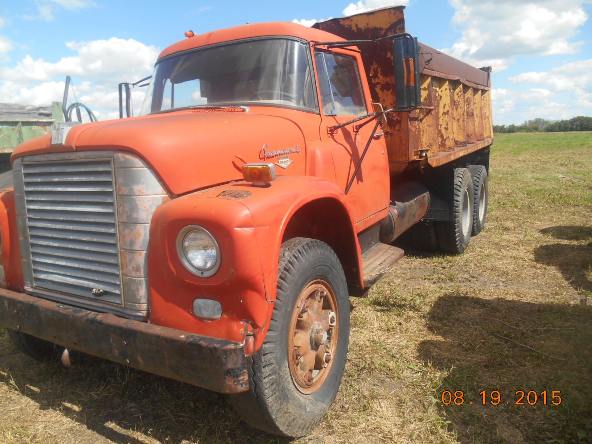 IHC Loadstar 1800 Truck: gas, tandem, gravel box, 5x4, not running