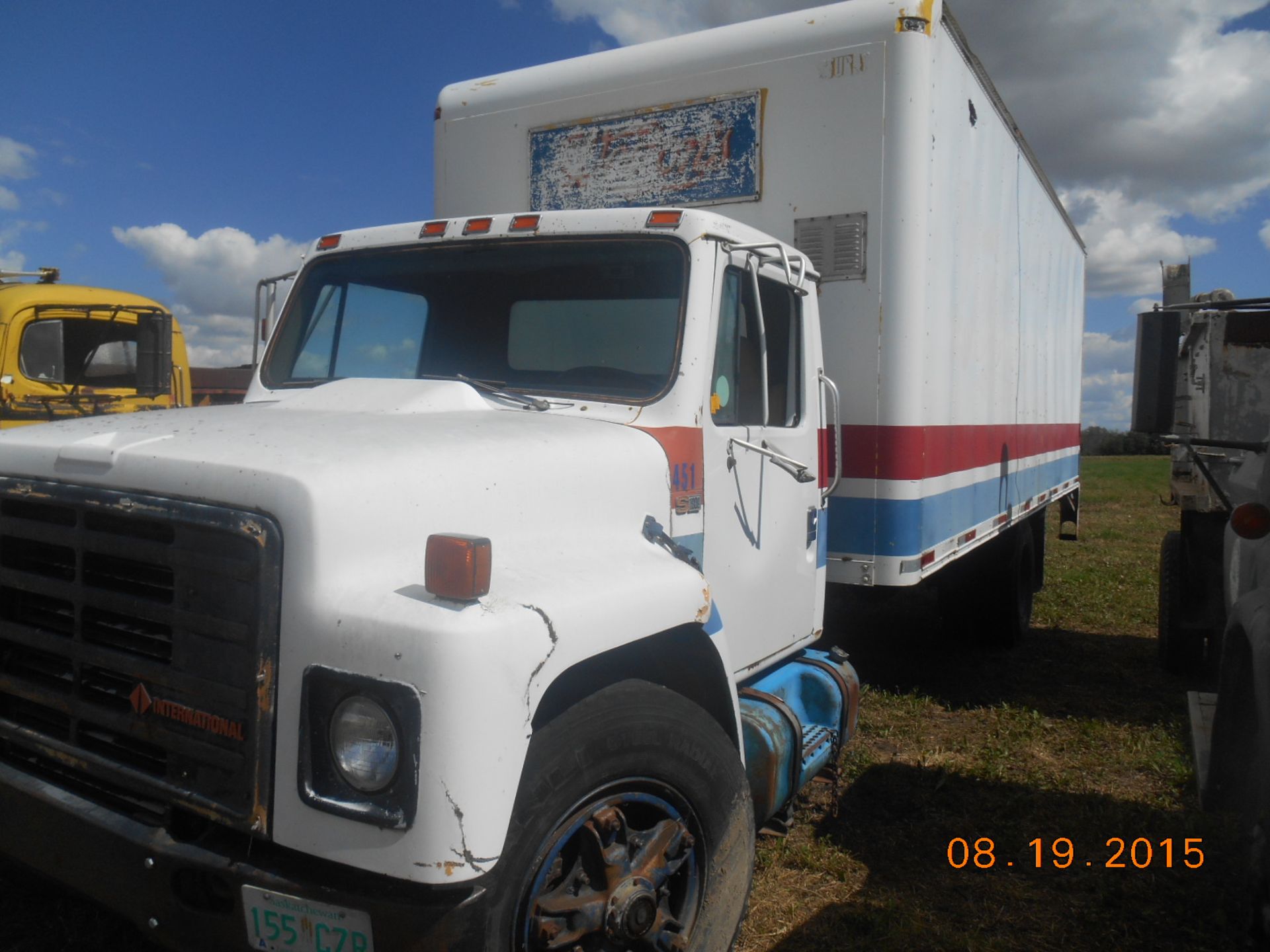 IHC S1900 20â€™ Truckvan: diesel, 5 speed overhead door, licenced last in 2005, not running