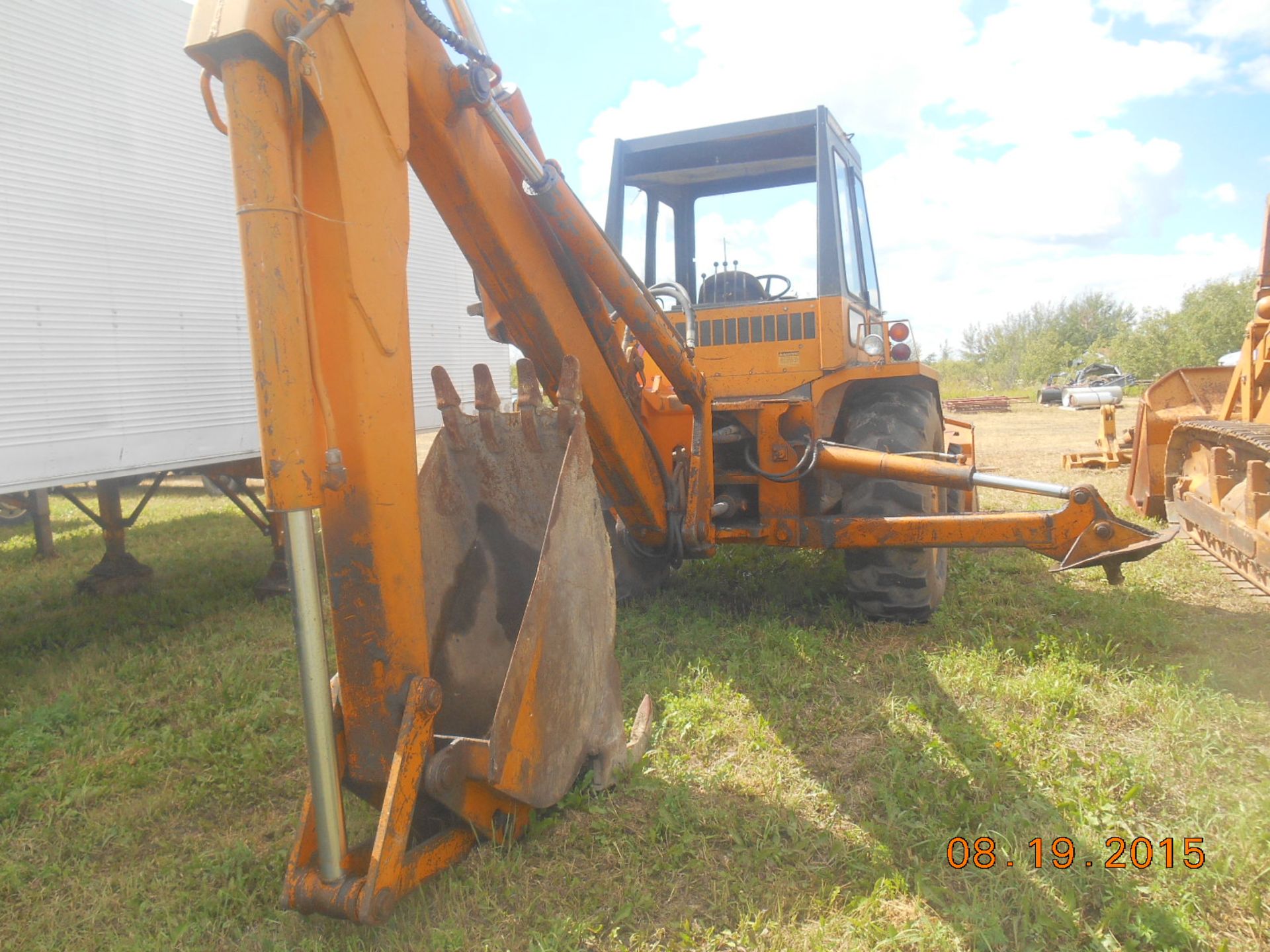 Case 780 Backhoe - Image 2 of 2