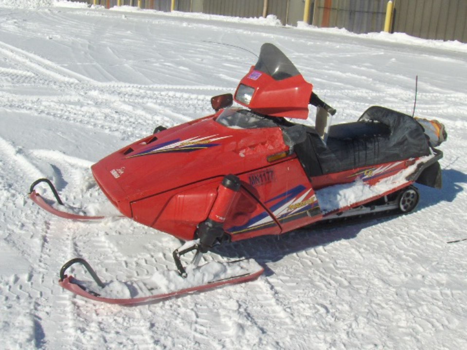 1994 YAMAHA 480 PHAZER II  8BG007205 snowmobile, owner started at time of auction check in, 2