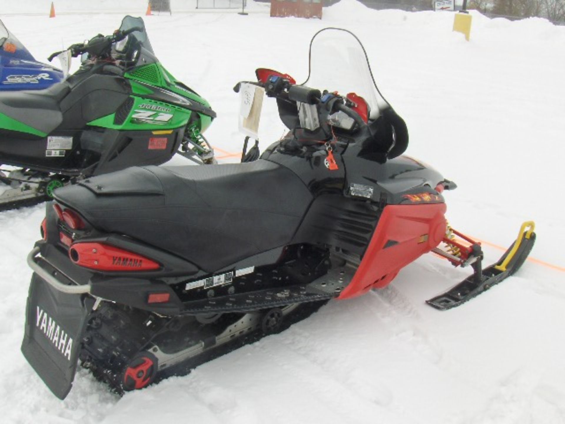 2007 YAMAHA NYTRO  JYE8GH0087A003918 snowmobile, owner started at time of auction check in, electric - Image 3 of 4