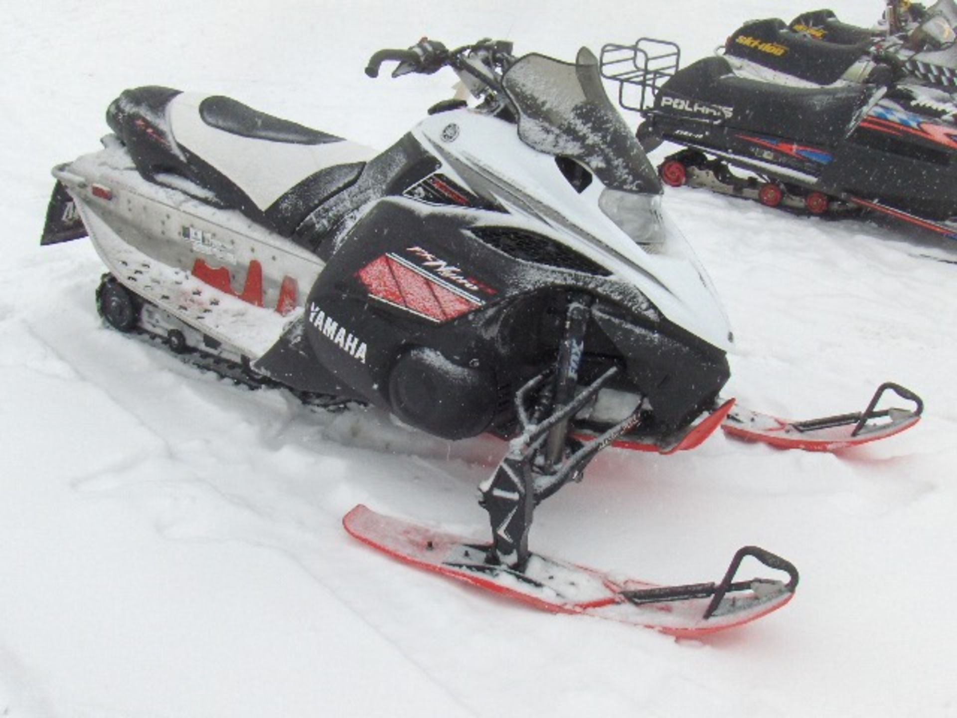 2008 YAMAHA 1049 FX NYTRO R TX  JYE8HB0088A002134 snowmobile, owner started at time of auction check - Image 2 of 4