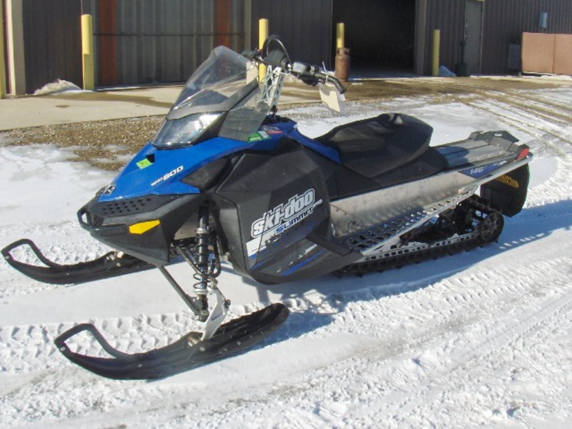 2010 SKI DOO 600 SUMMIT 146''  2BPSCYAA7AU000078 snowmobile, owner started at time of auction
