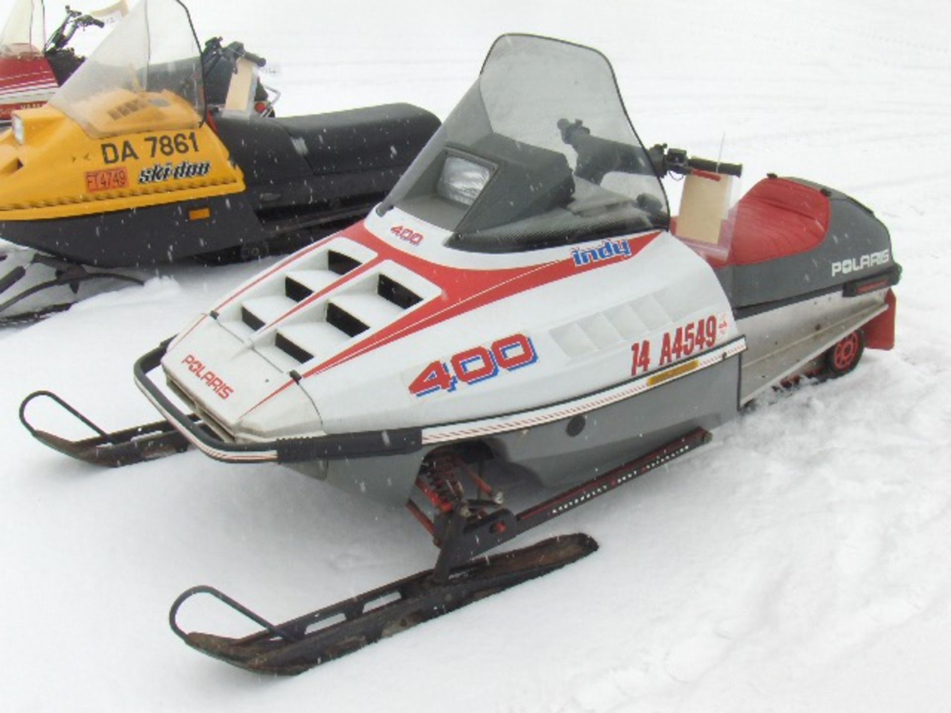 1988 POLARIS 400 INDY  1629912 snowmobile, sold with a signed registration