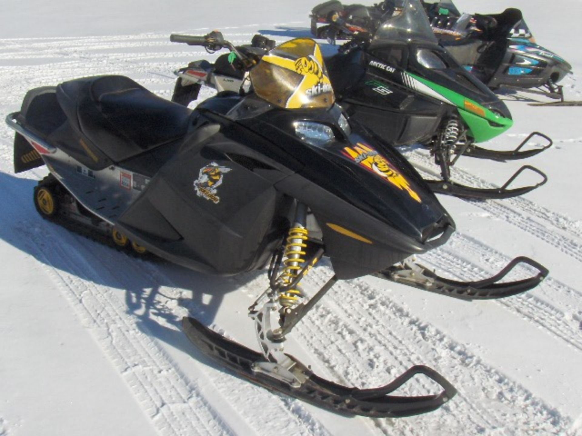2004 SKI DOO 600 SDI MXZ  2BPS287404V000481 snowmobile, owner started at time of auction check in, - Image 2 of 4