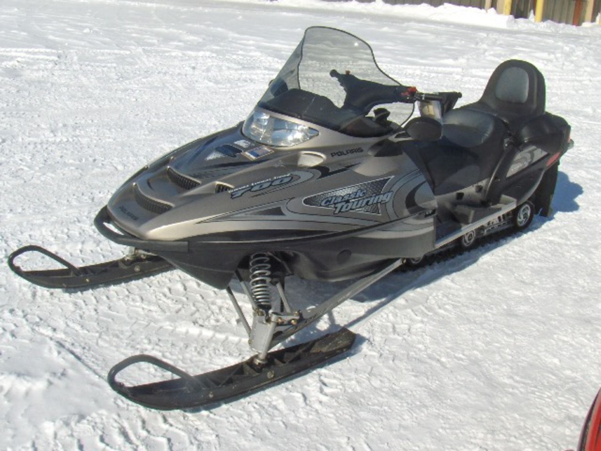 2003 POLARIS 700 CLASSIC TOURING  SN1NT7CS73C342127 snowmobile, owner started at time of auction