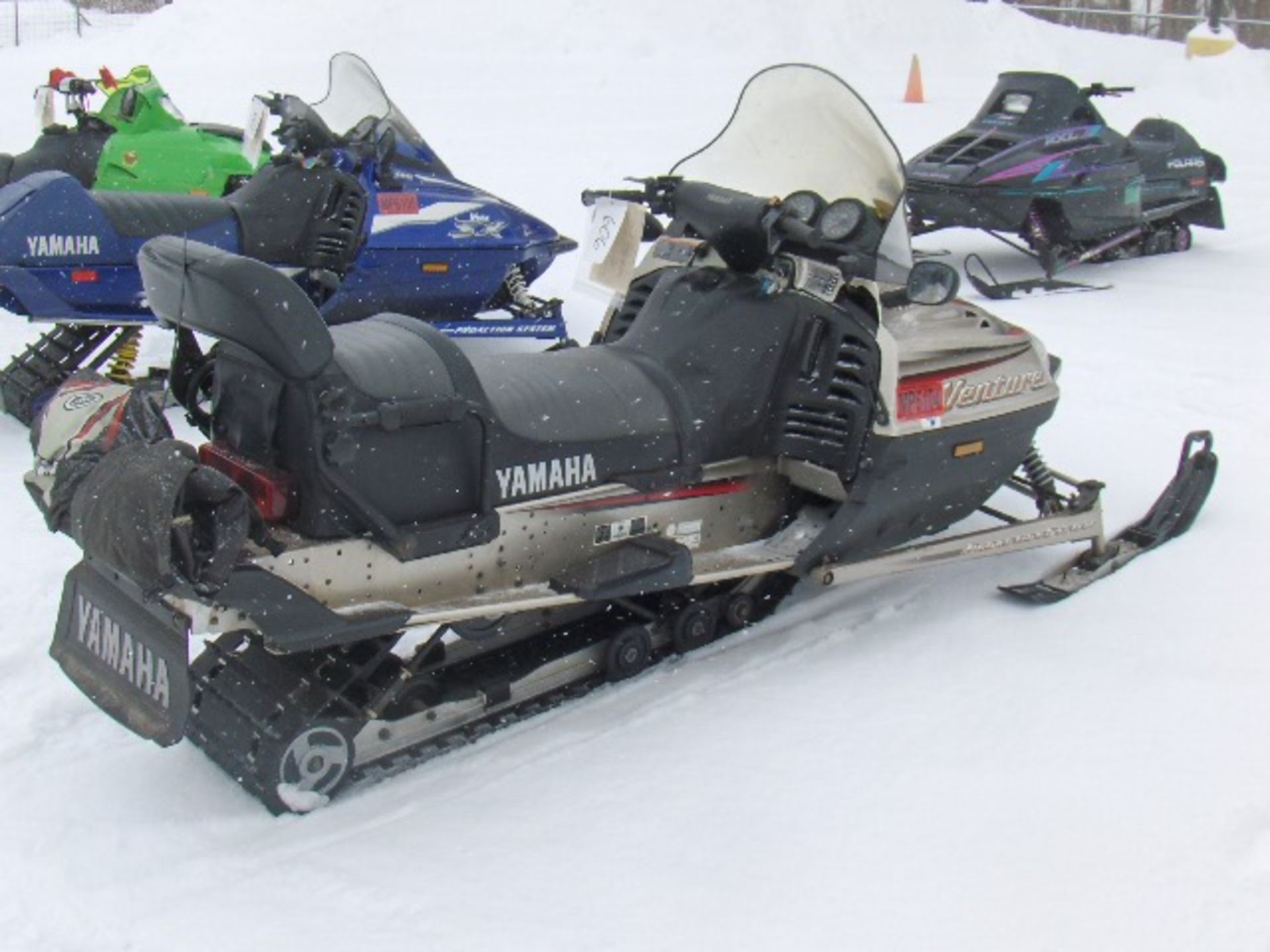 2001 YAMAHA 500 VENTURE  8CY009425 snowmobile, owner started at time of auction check in, electric - Image 3 of 4