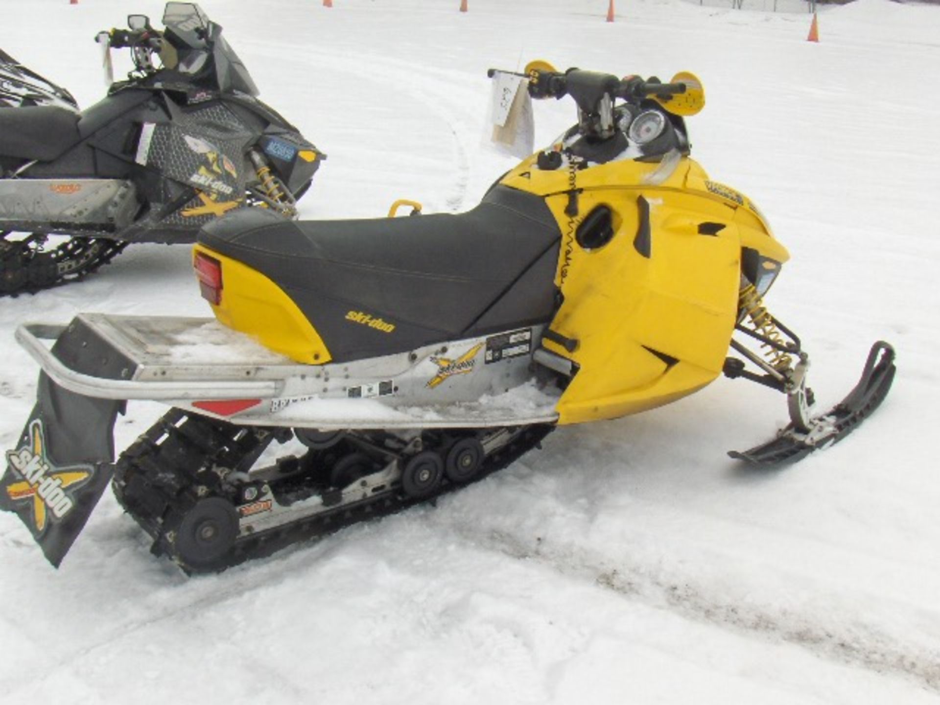 2004 SKI-DOO 800 MXZ 2BDS283564V000032 Snowmobile, owner started at the time of check-in, reverse, - Image 3 of 3