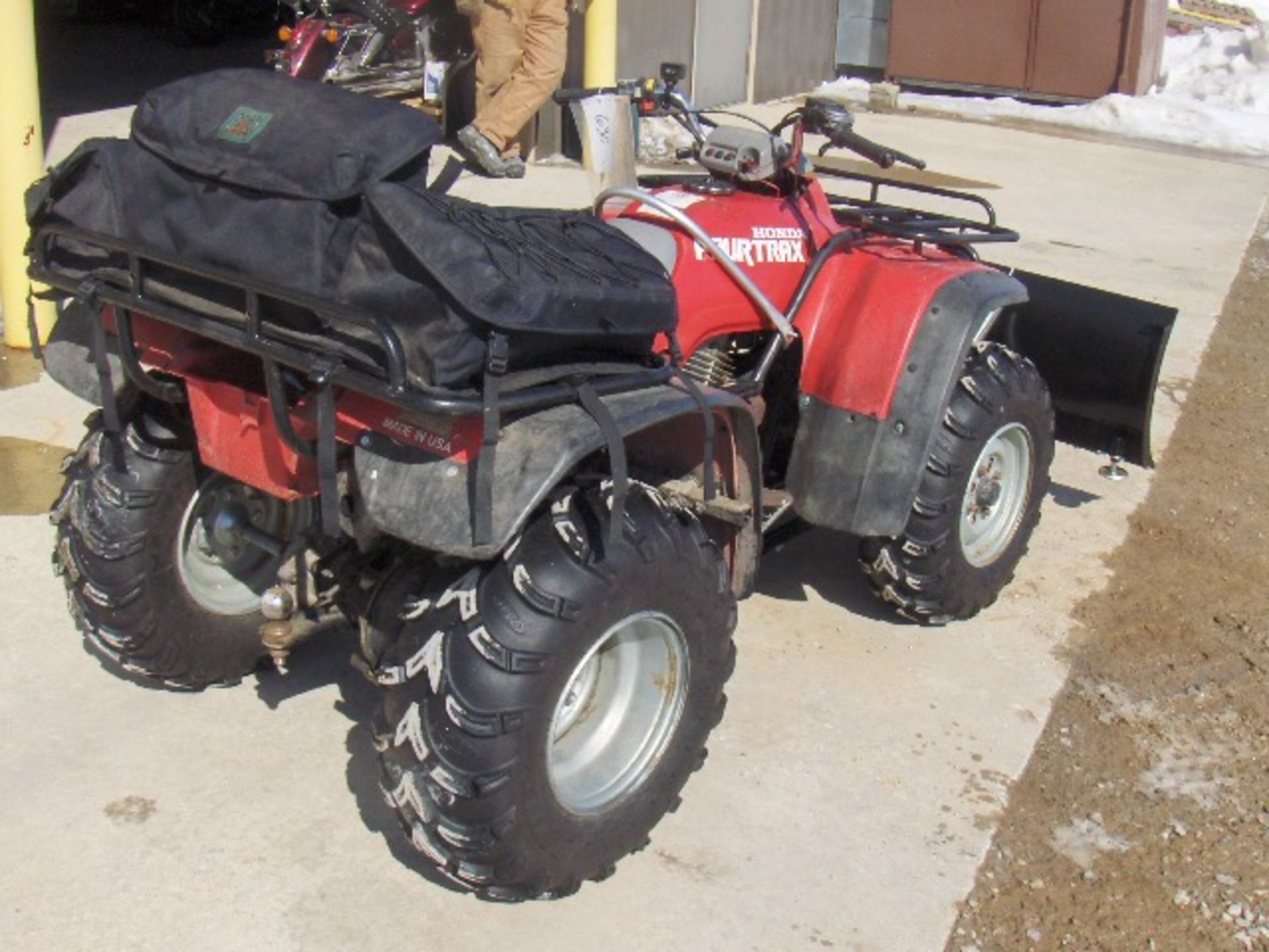 1995 HONDA 300 4X4 FOURTRAX  four wheeler, owner started at the time of check-in, electric start, - Image 3 of 3
