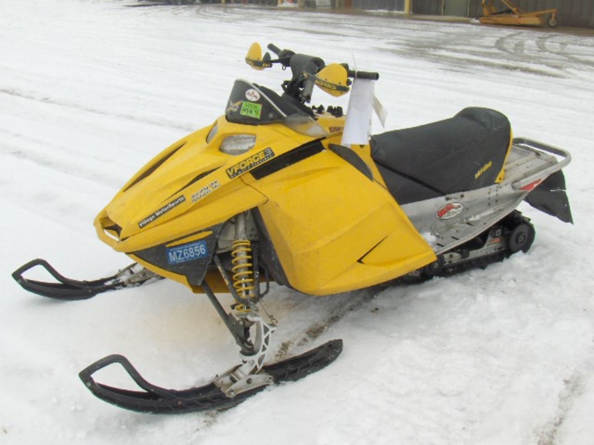 2004 SKI-DOO 800 MXZ 2BDS283564V000032 Snowmobile, owner started at the time of check-in, reverse,