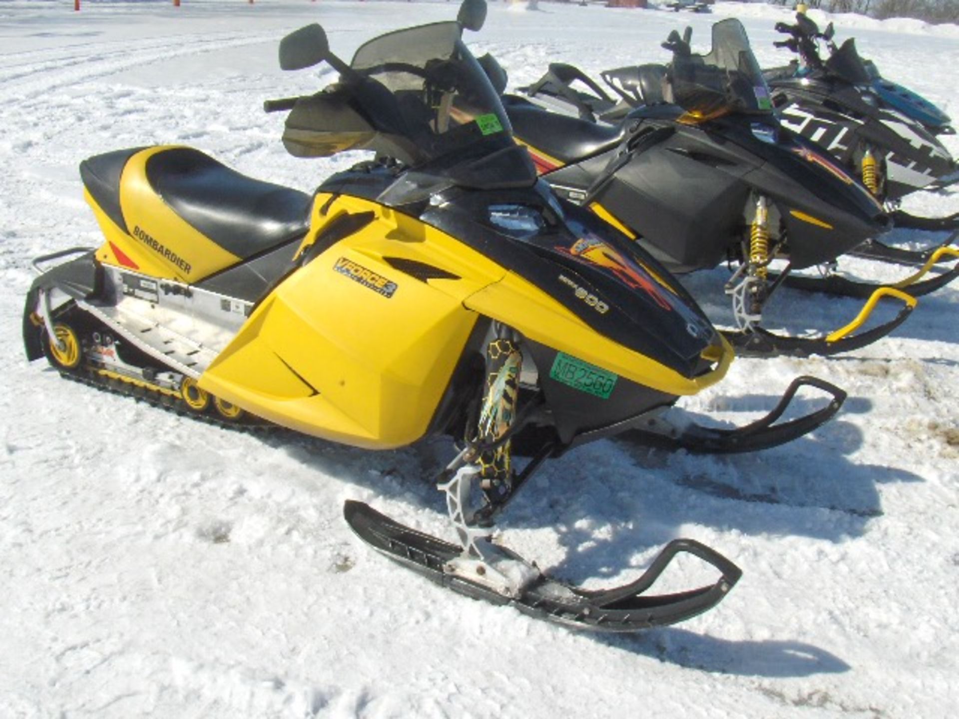 2003 SKI-DOO 800 BOMBARIER 2BPS226743V000393 Snowmobile, owner started at time of check-in, electric - Image 2 of 3