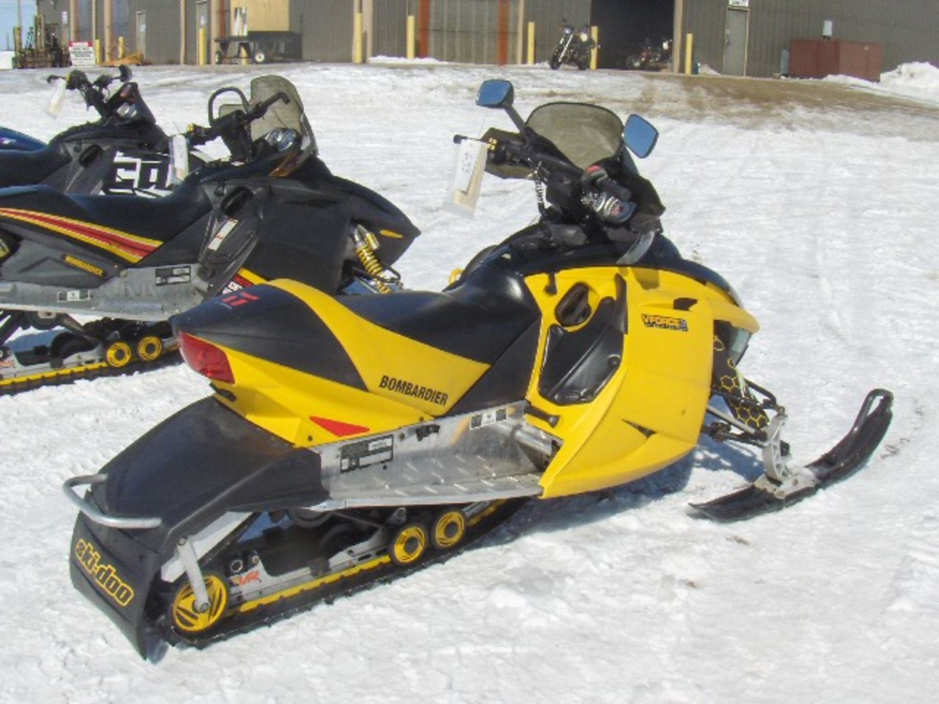 2003 SKI-DOO 800 BOMBARIER 2BPS226743V000393 Snowmobile, owner started at time of check-in, electric - Image 3 of 3