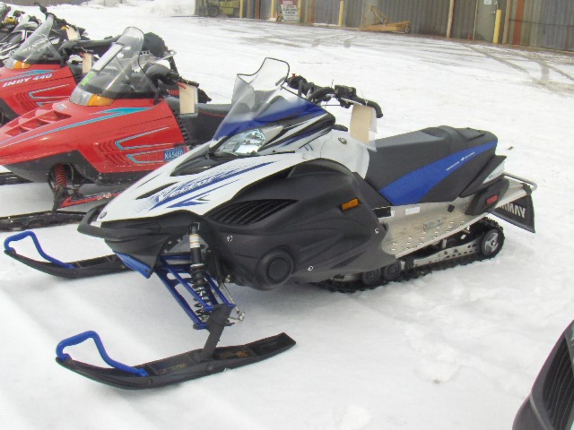 2009 YAMAHA 1000 VECTOR JYE8HD0019A001078 Snowmobile, owner started at the time of check-in, new