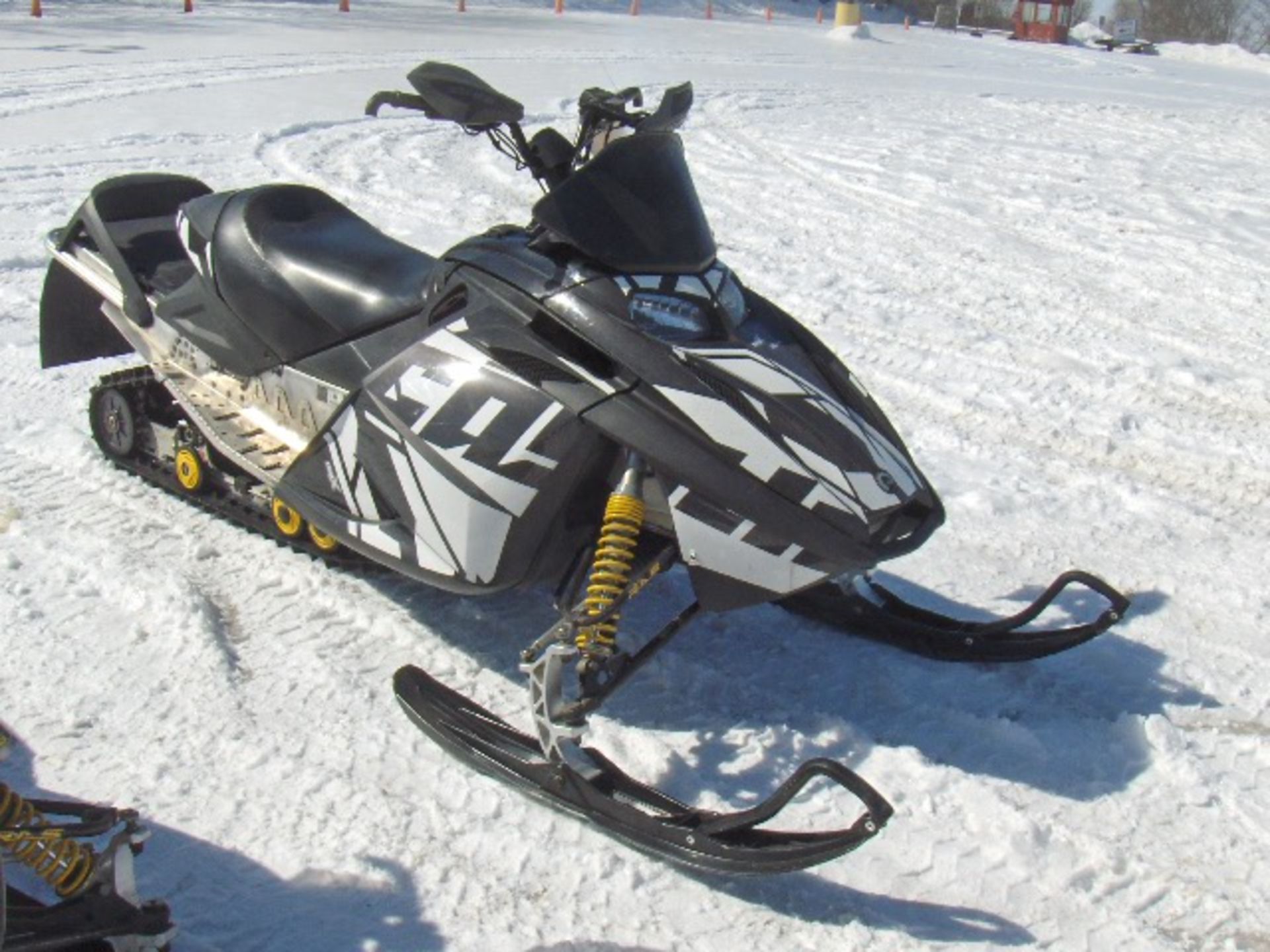 2003 SKI-DOO 800 REV 800 MXZ 2BPS226843V001102 Snowmobile, sold with a bill of sale only - Image 2 of 3